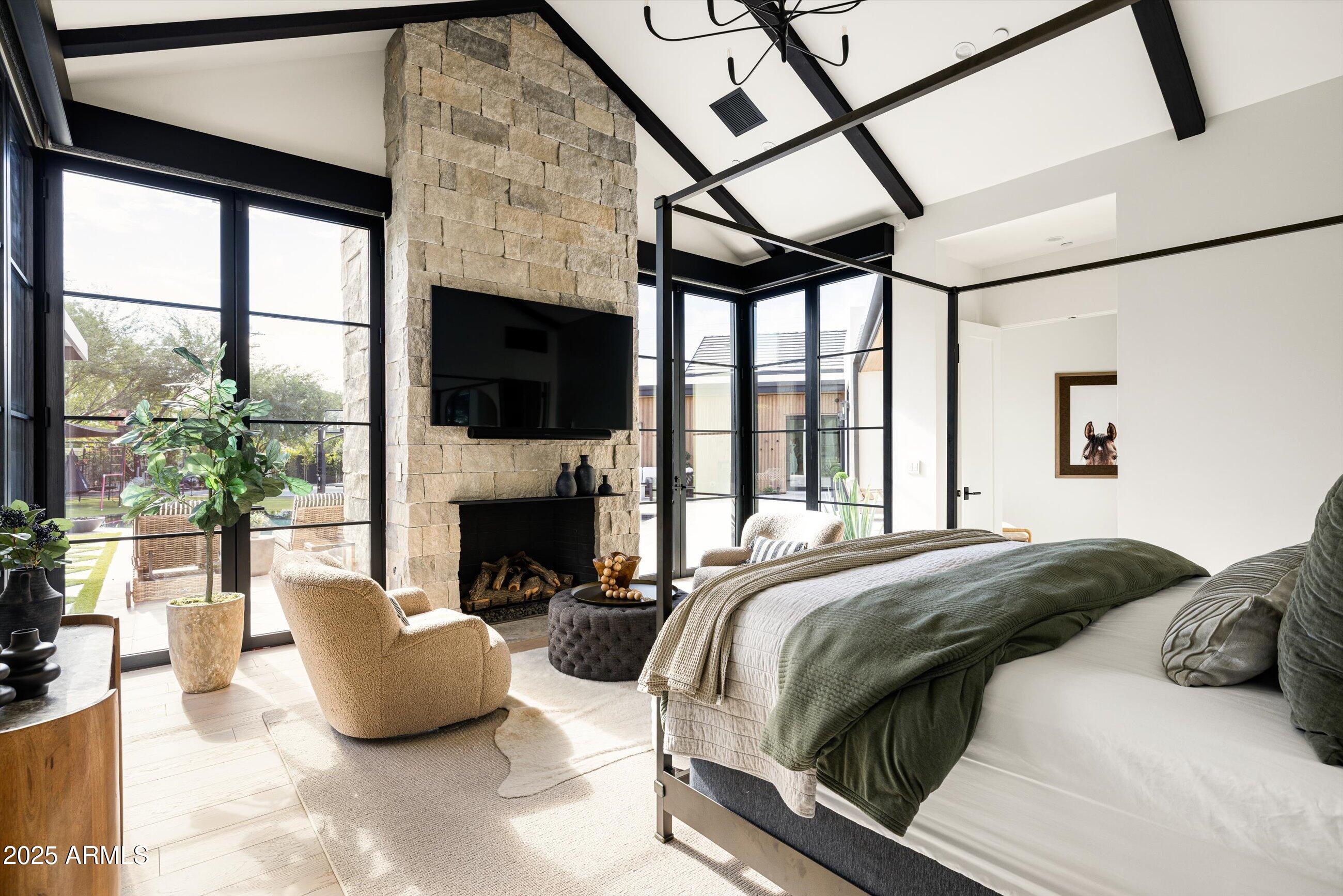 5715 E MONTEROSA Street