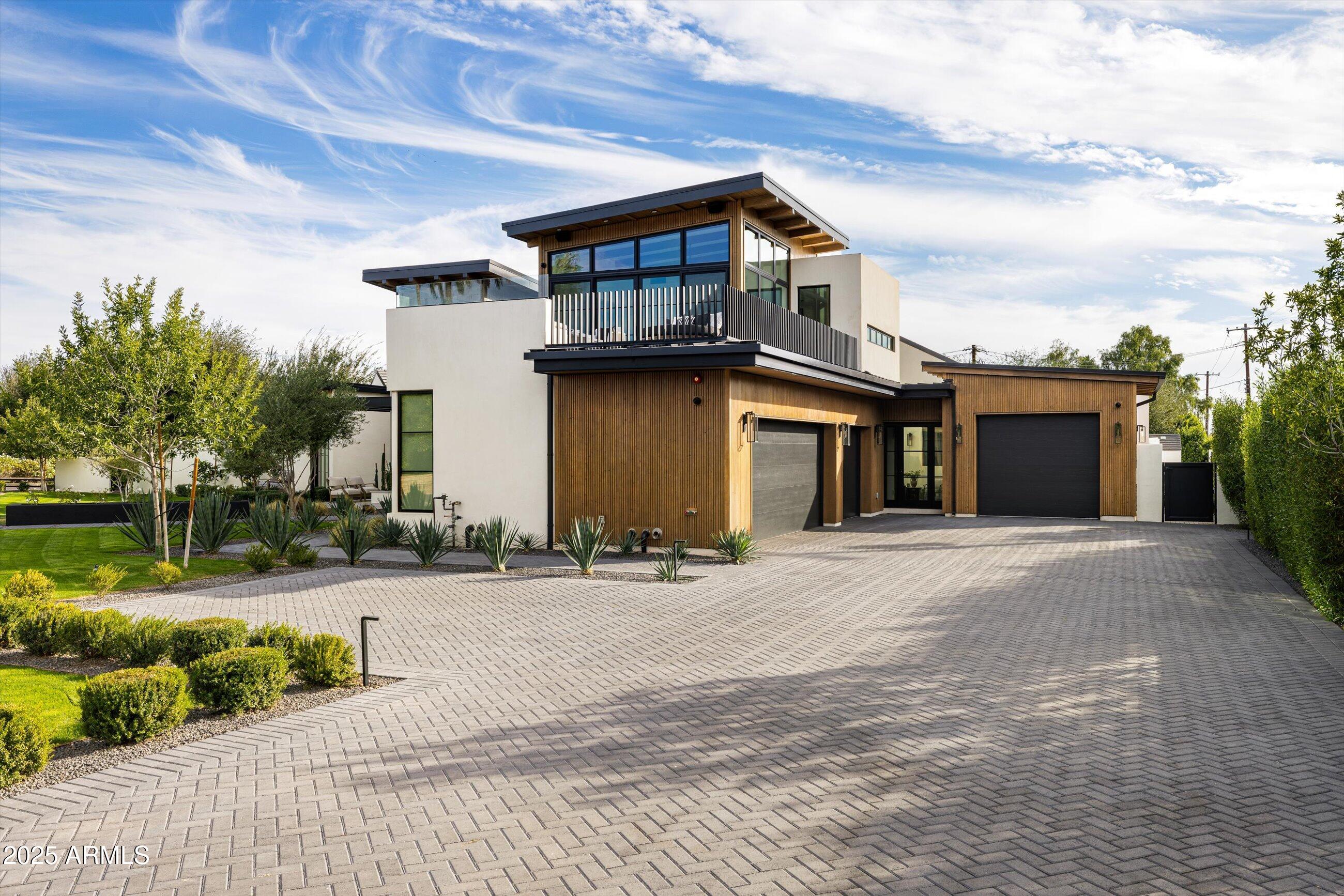 5715 E MONTEROSA Street