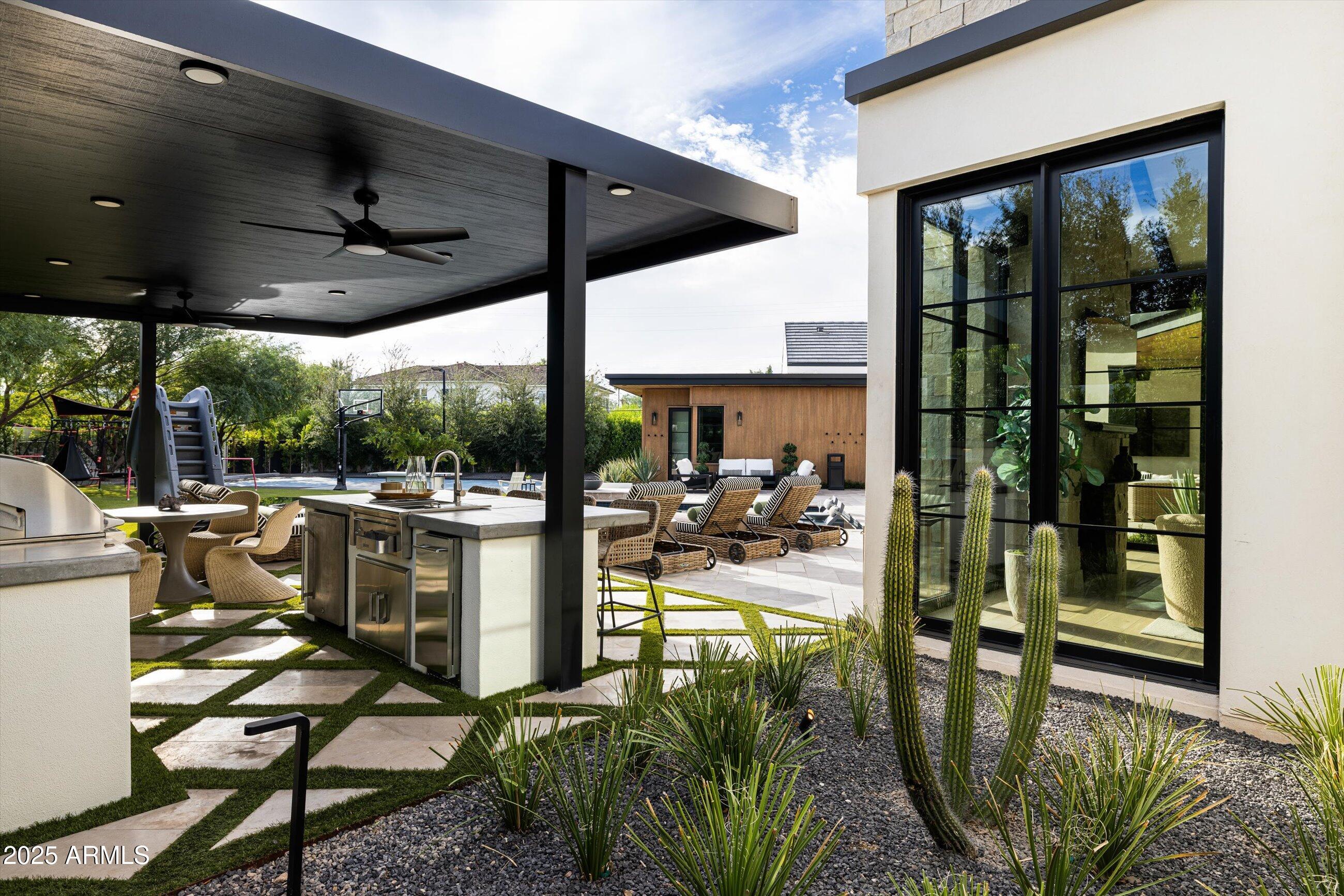 5715 E MONTEROSA Street