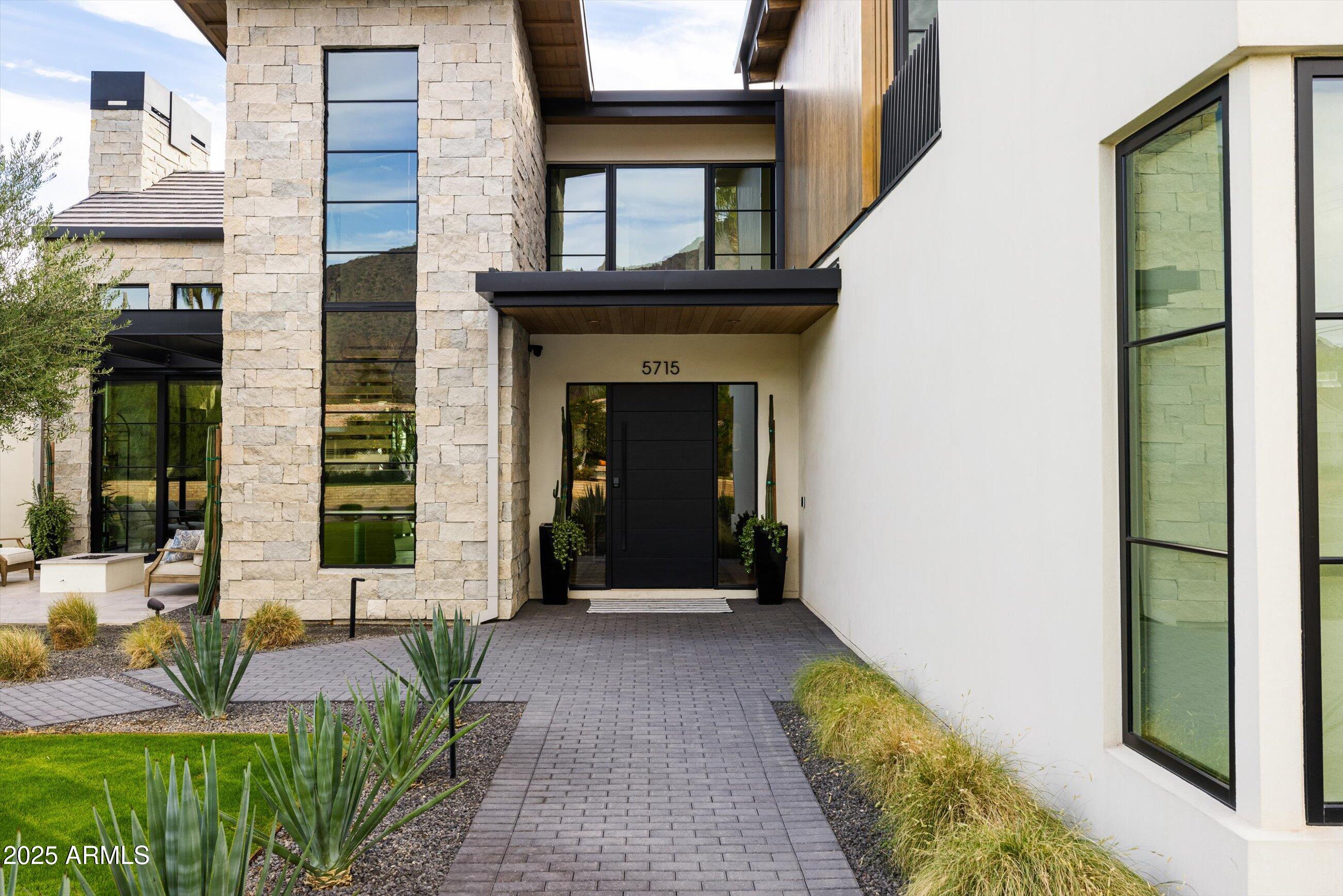 5715 E MONTEROSA Street