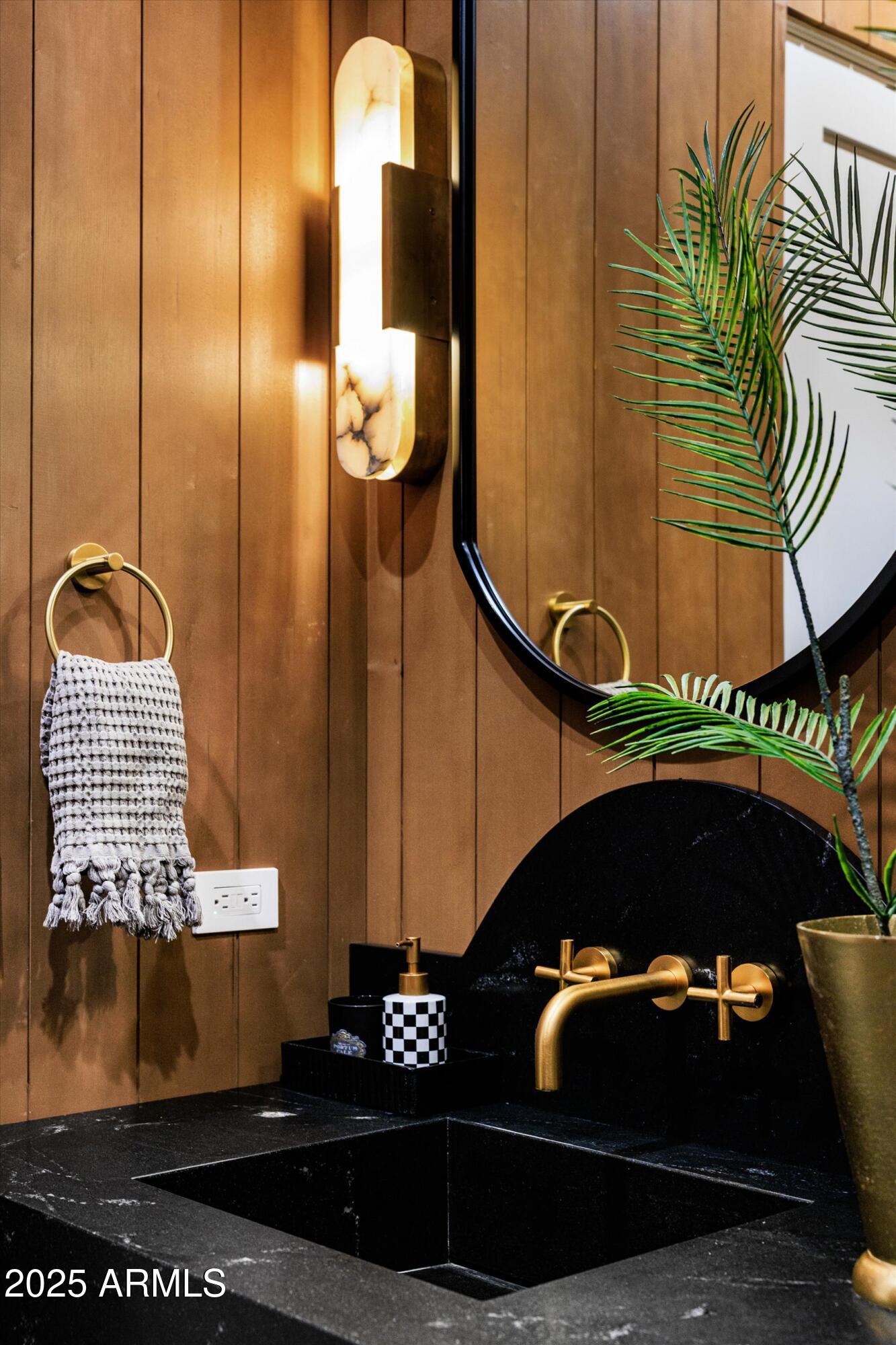 5715 E MONTEROSA Street