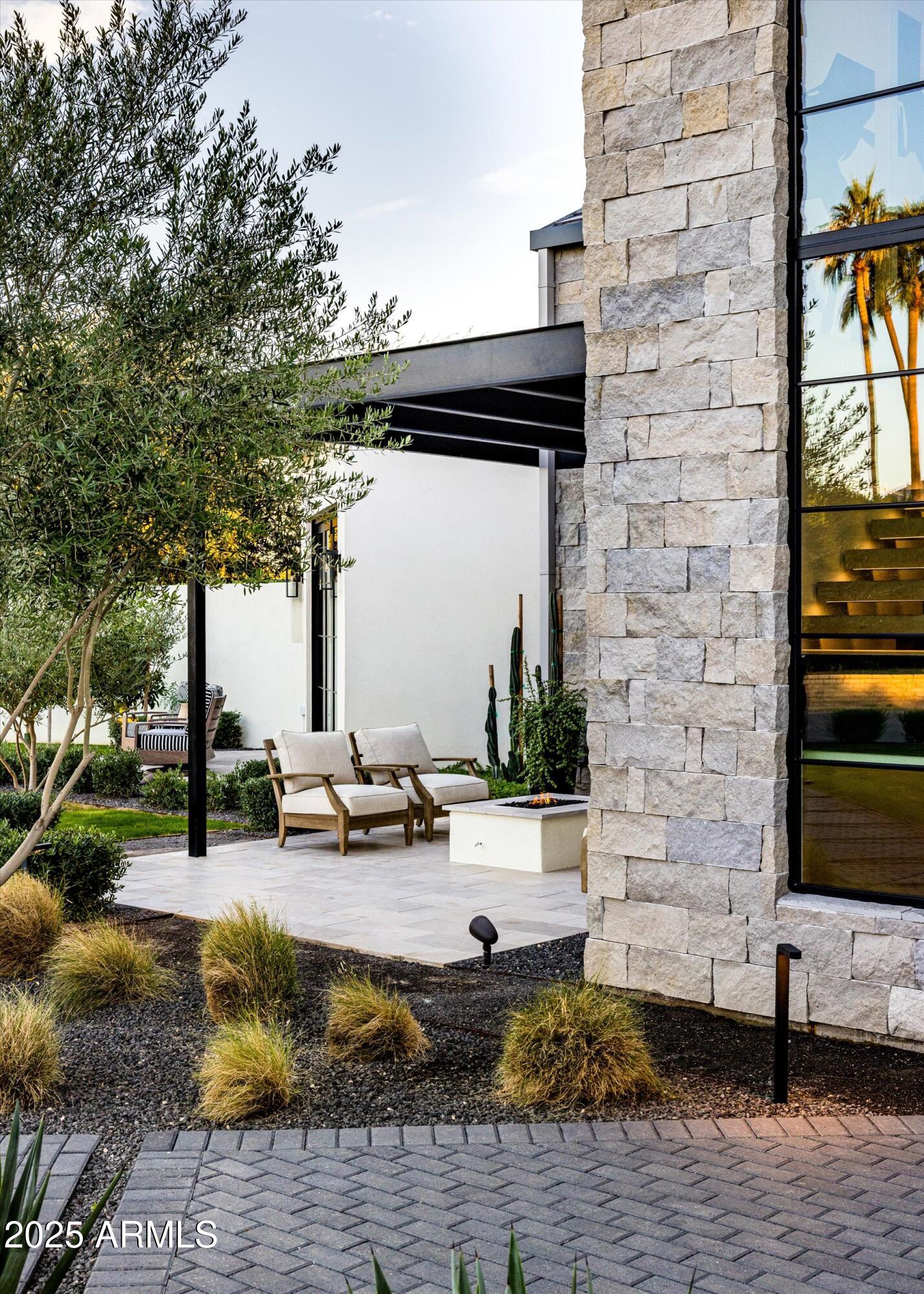 5715 E MONTEROSA Street