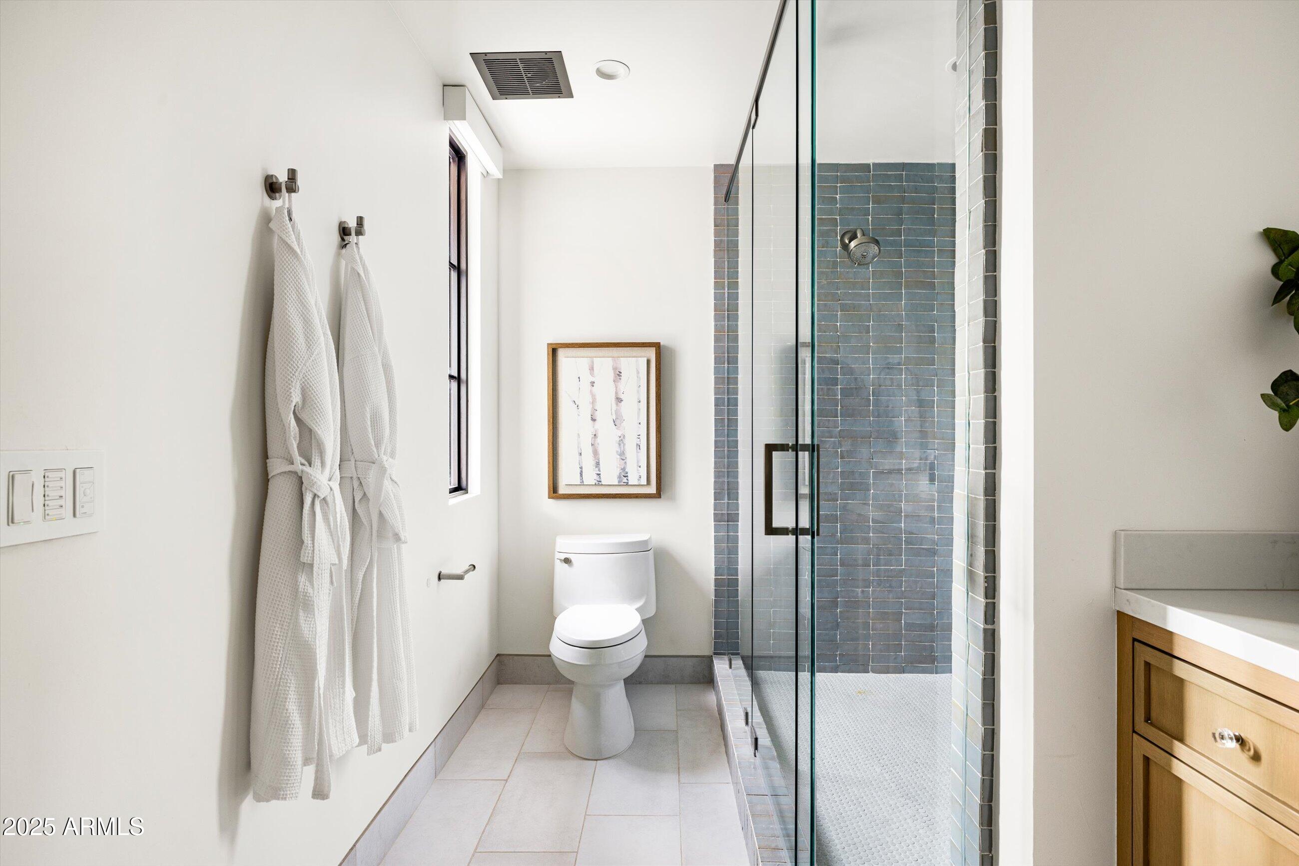 5715 E MONTEROSA Street