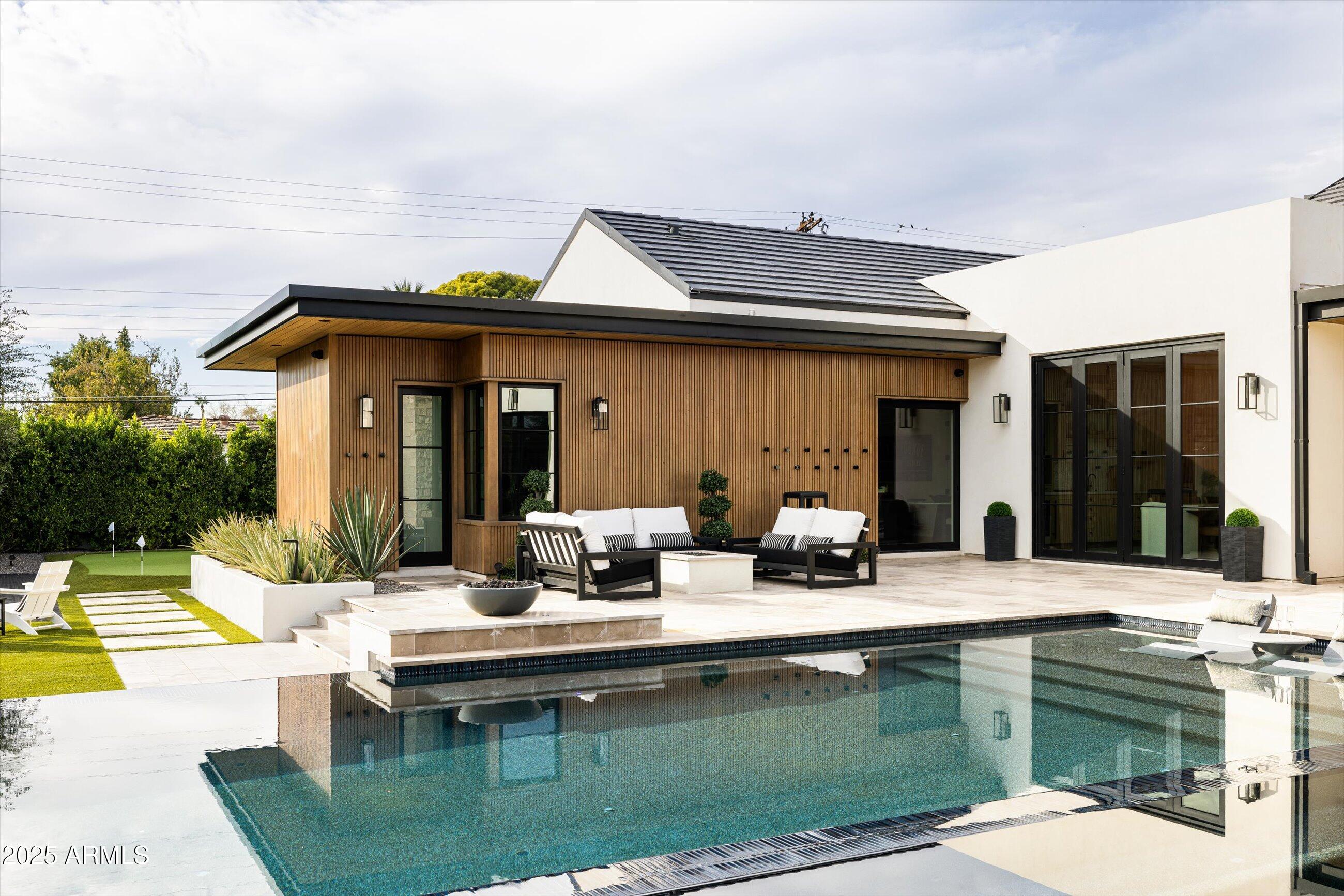 5715 E MONTEROSA Street