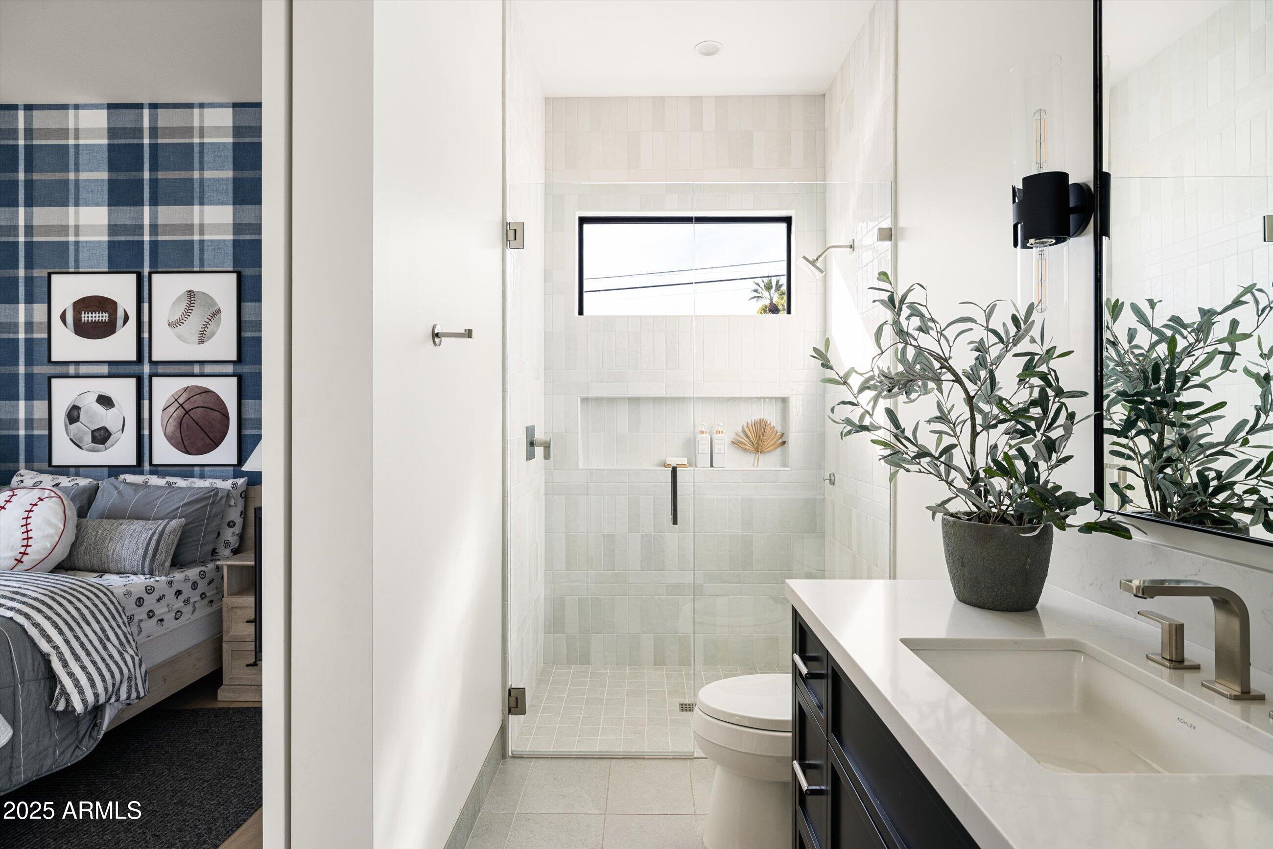 5715 E MONTEROSA Street