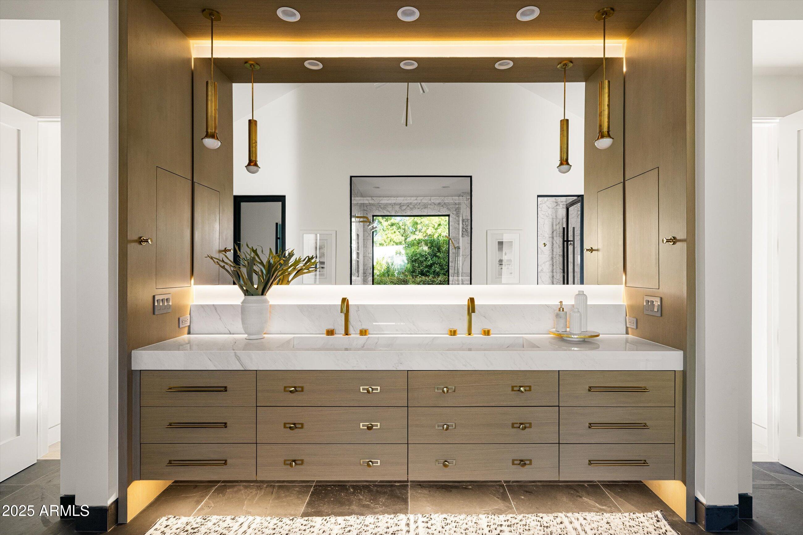 5715 E MONTEROSA Street