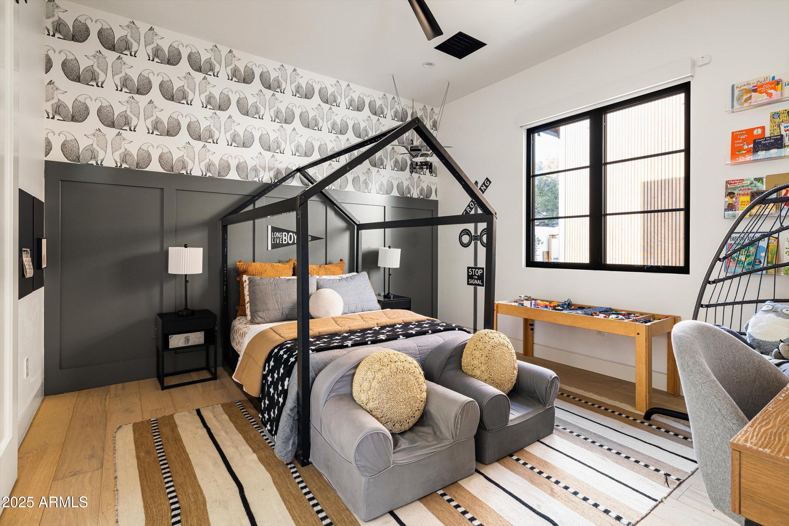 5715 E MONTEROSA Street