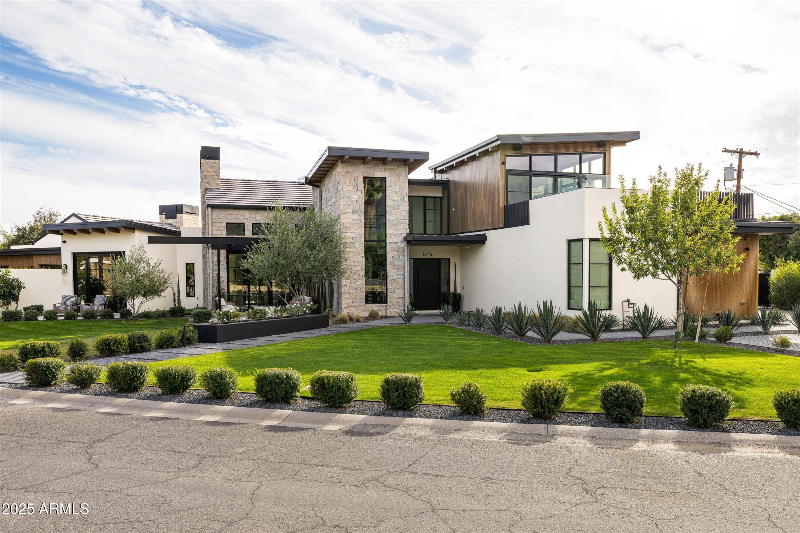 5715 E MONTEROSA Street