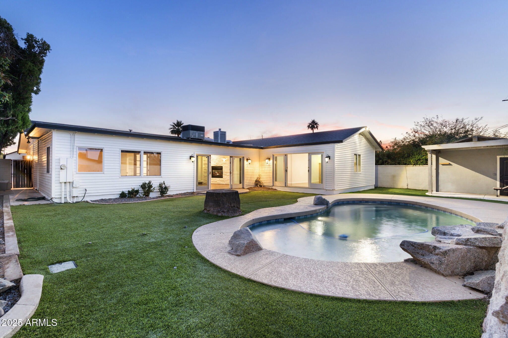 5328 E PINCHOT Avenue