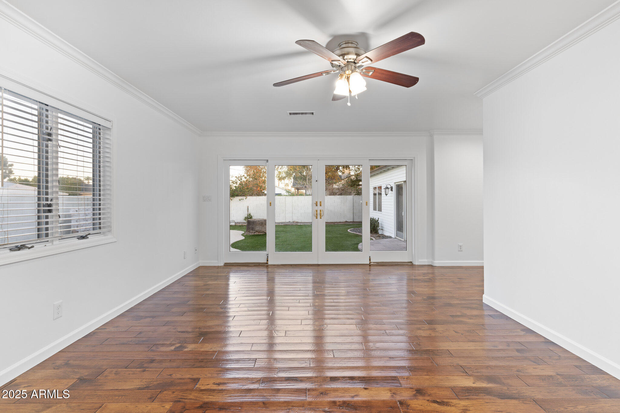 5328 E PINCHOT Avenue