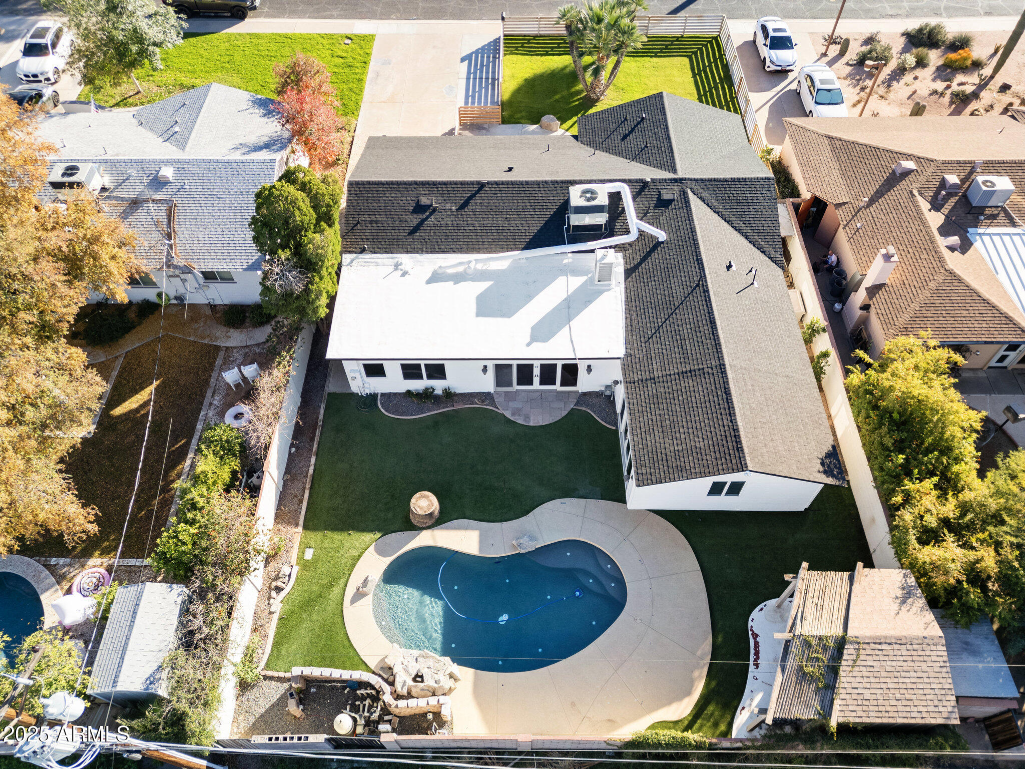 5328 E PINCHOT Avenue