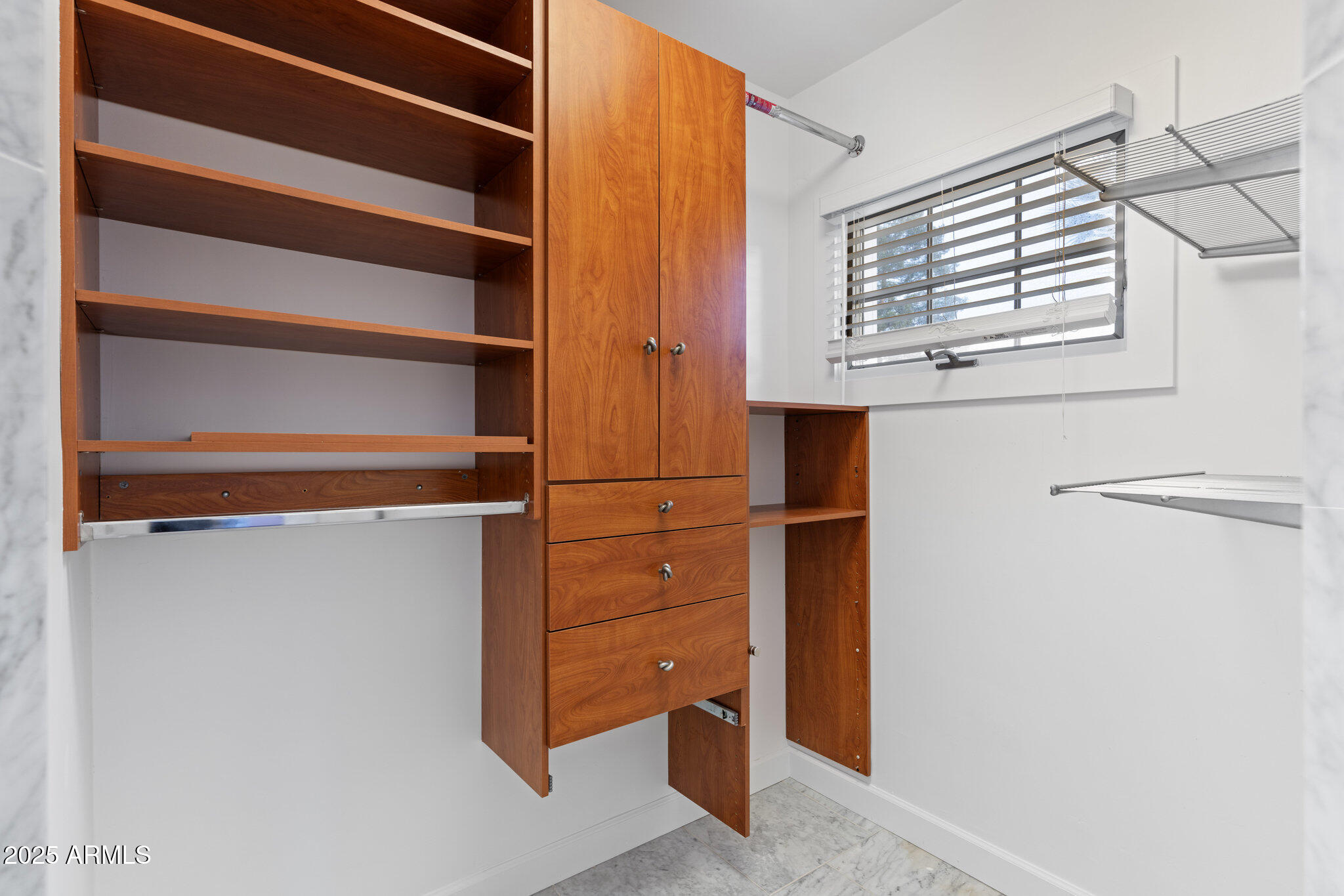 5328 E PINCHOT Avenue