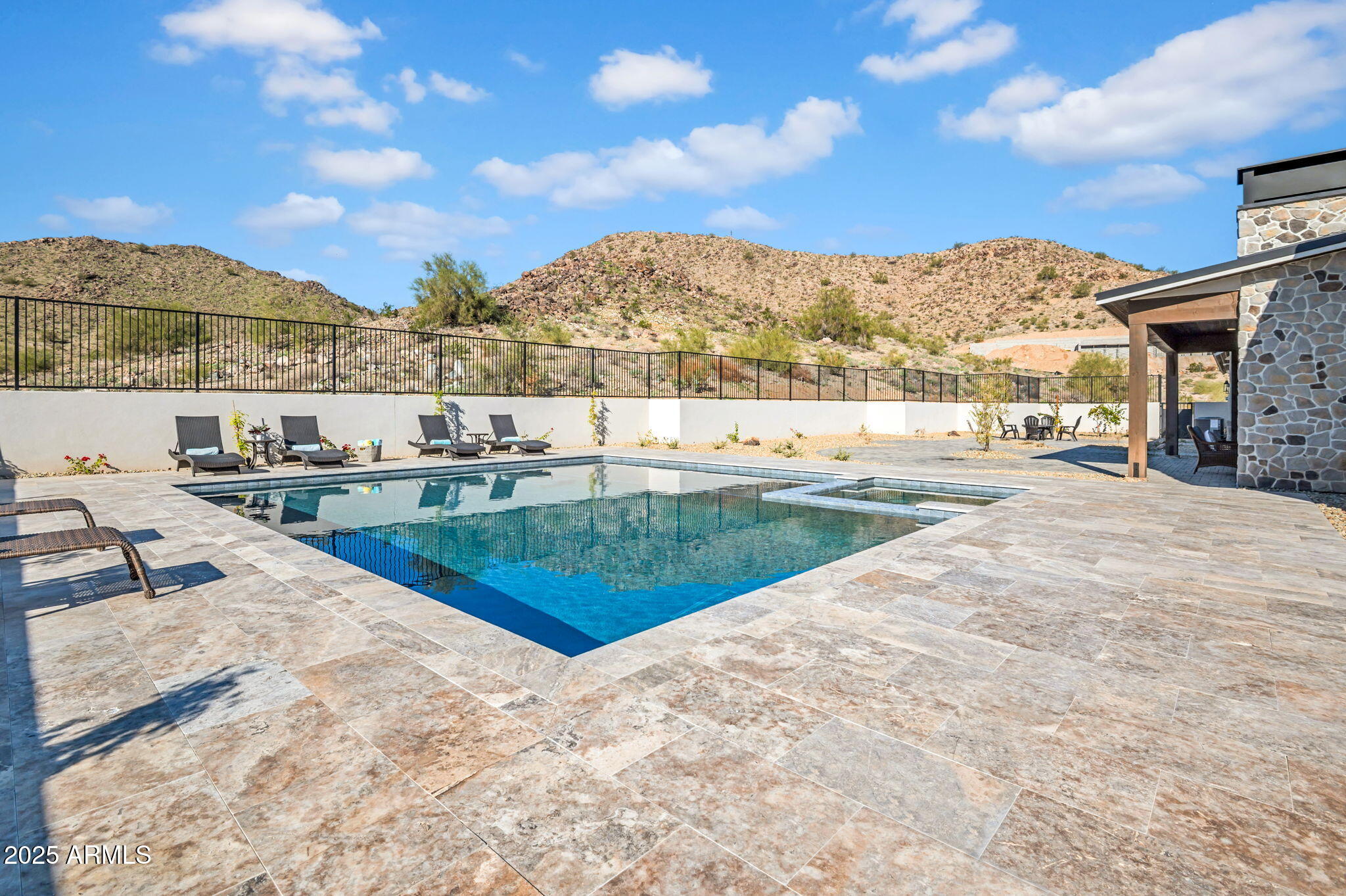 21071 W CANYON Drive