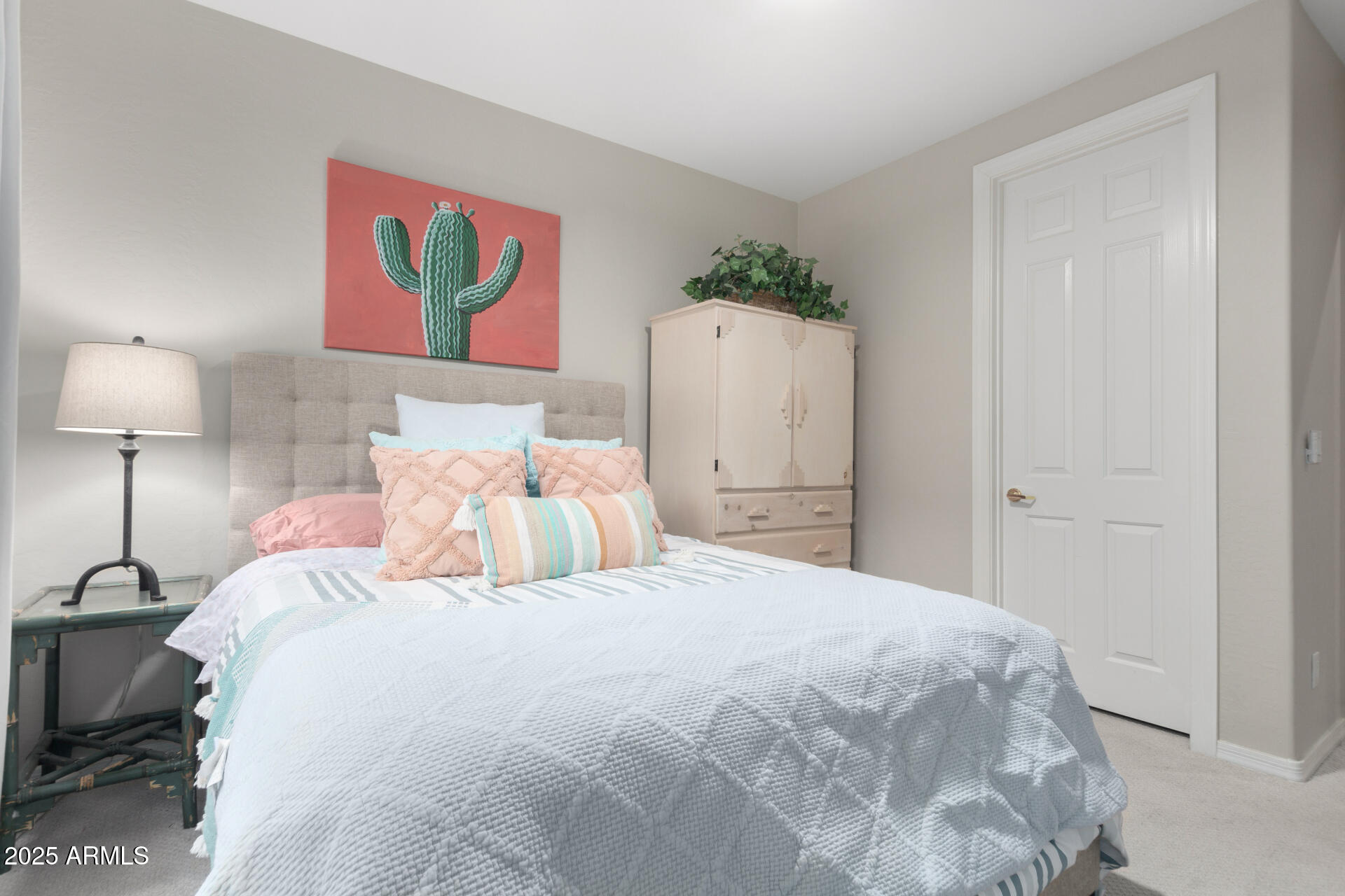 2302 W HAZELHURST Drive