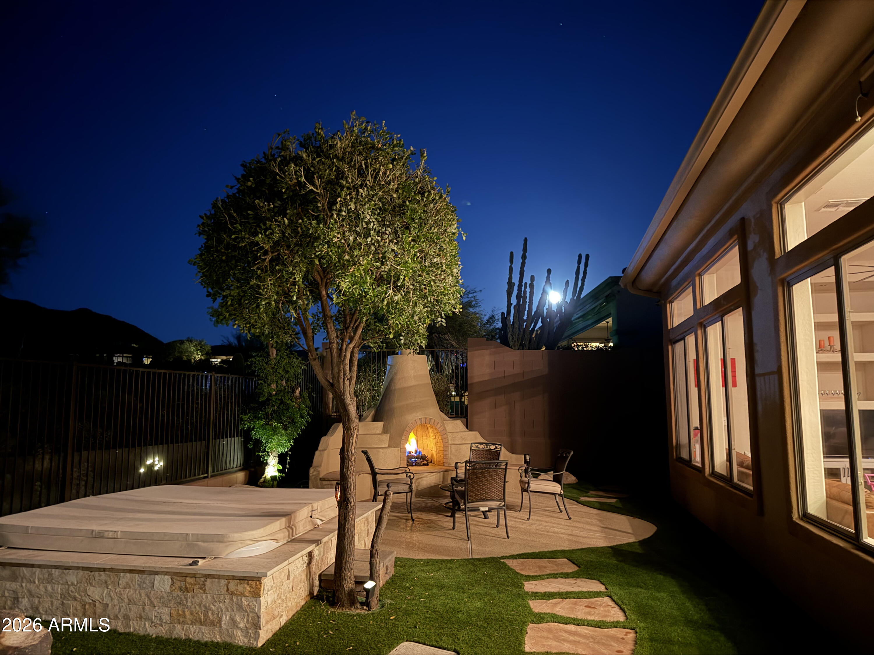 2302 W HAZELHURST Drive