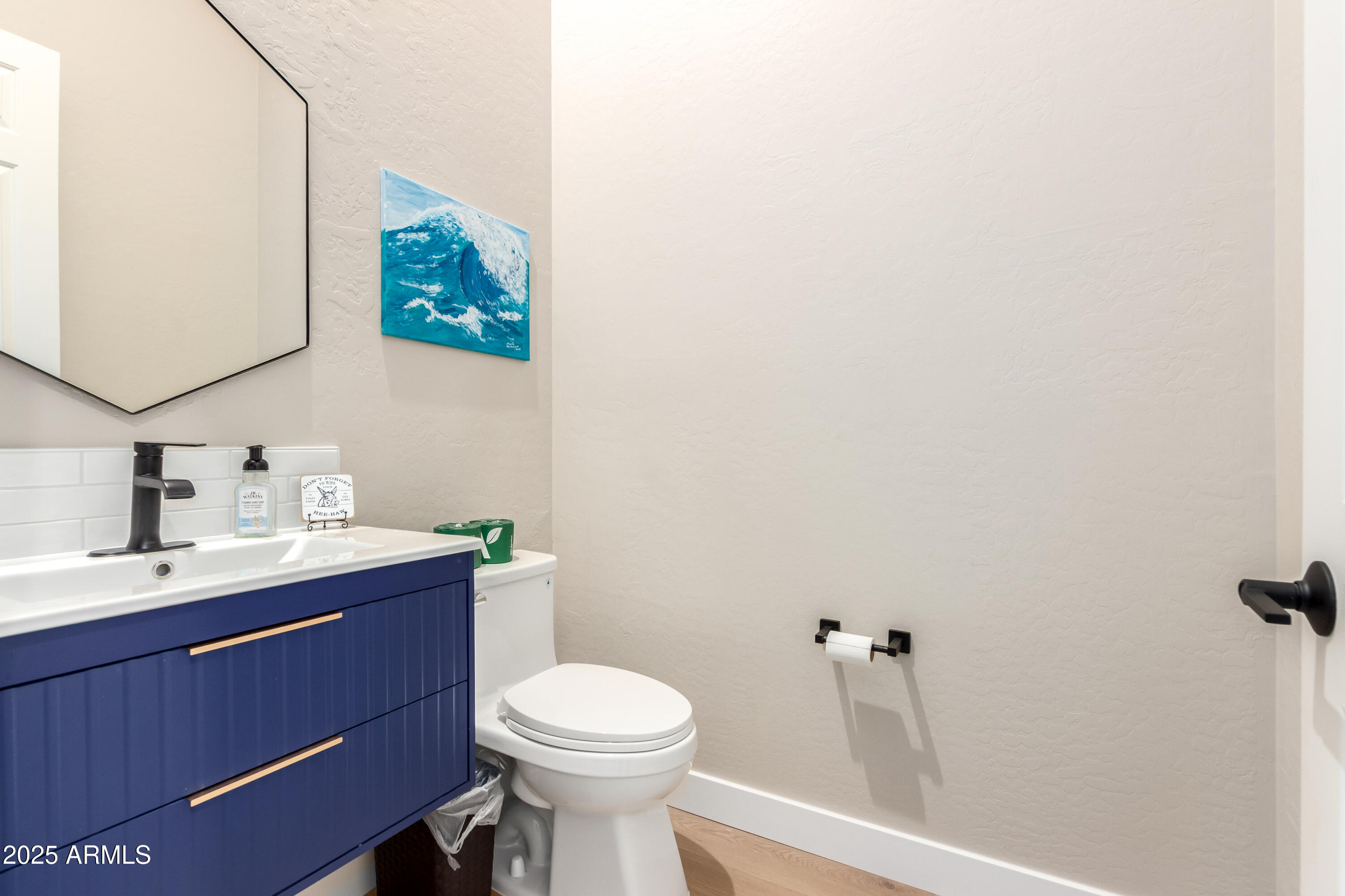 2302 W HAZELHURST Drive