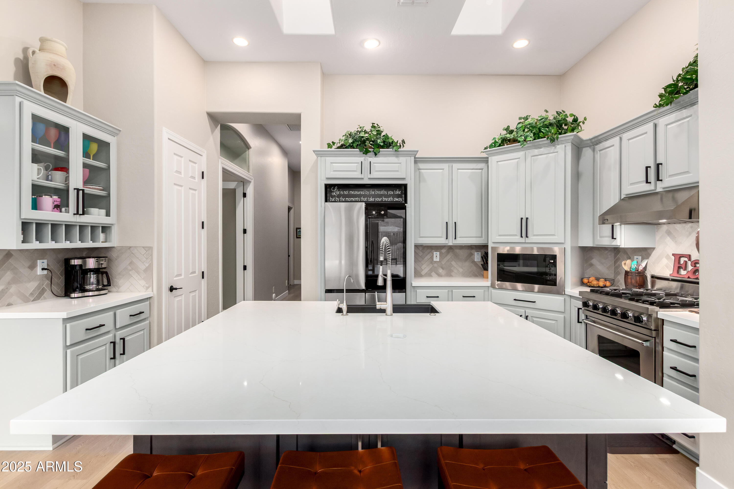 2302 W HAZELHURST Drive