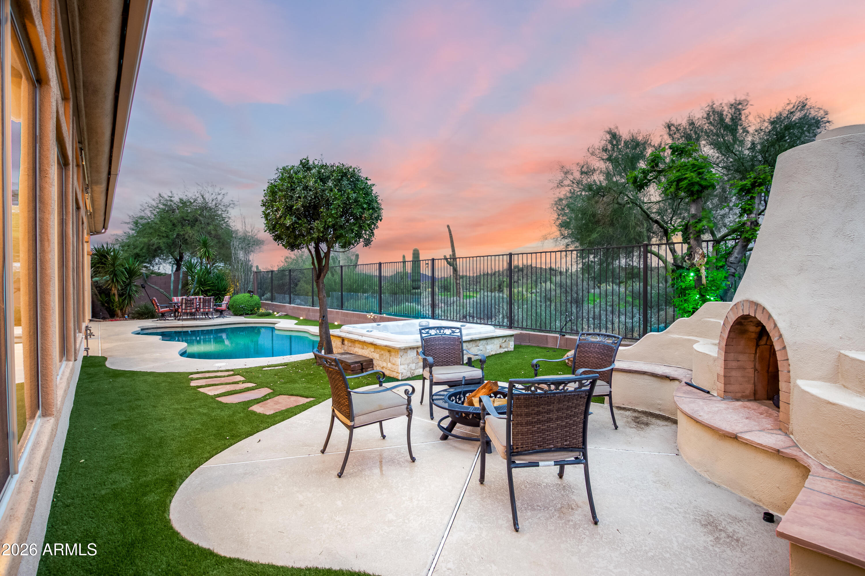 2302 W HAZELHURST Drive