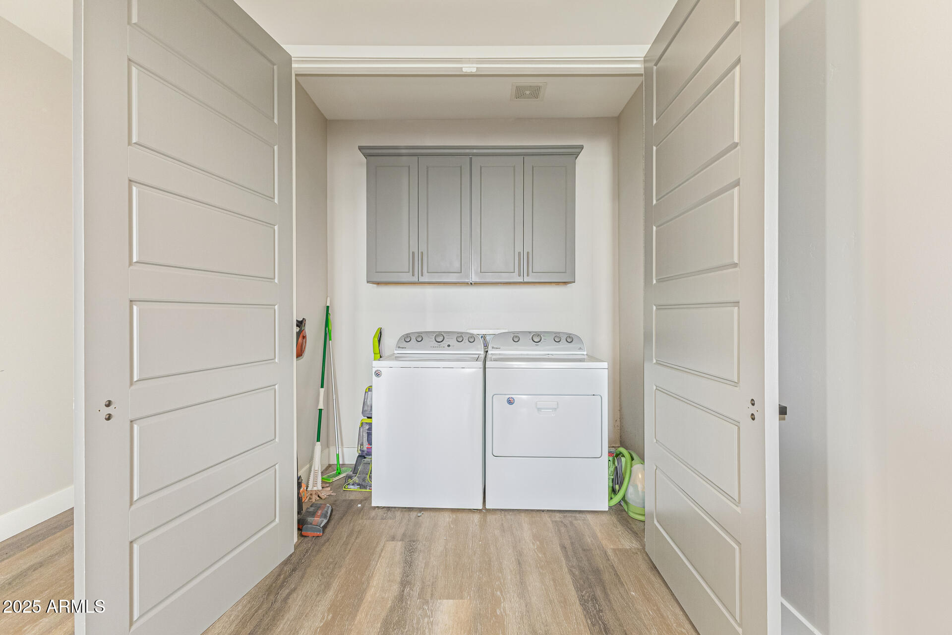 2315 E PINCHOT Avenue 113