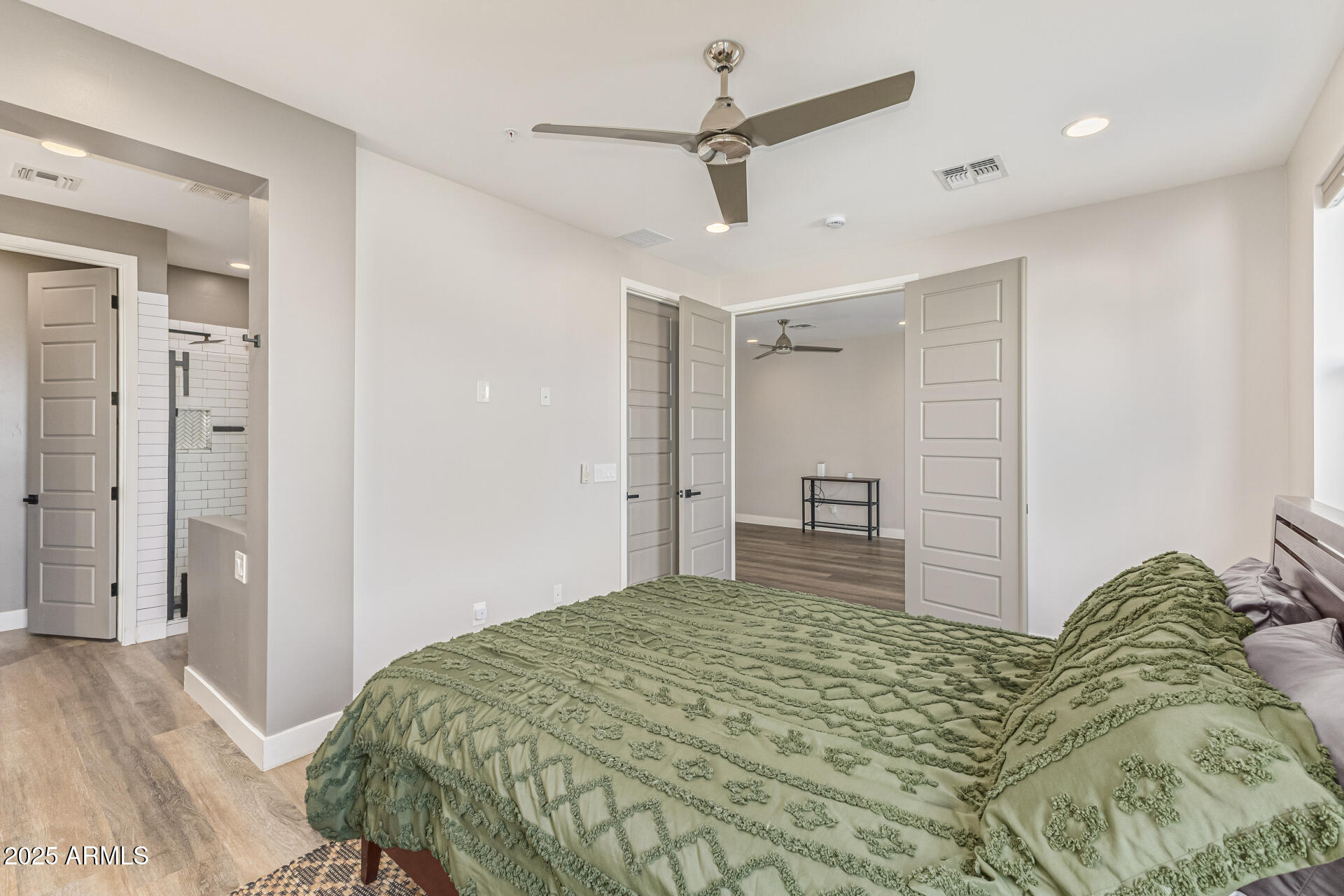 2315 E PINCHOT Avenue 113