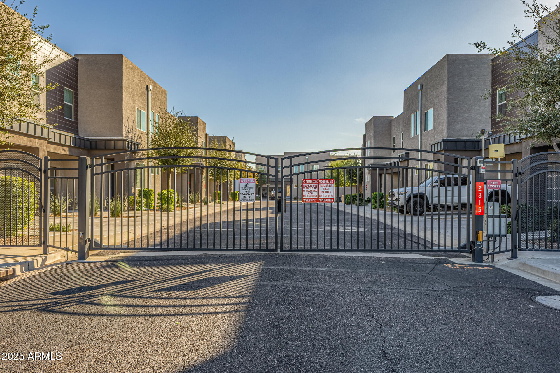 2315 E PINCHOT Avenue 113