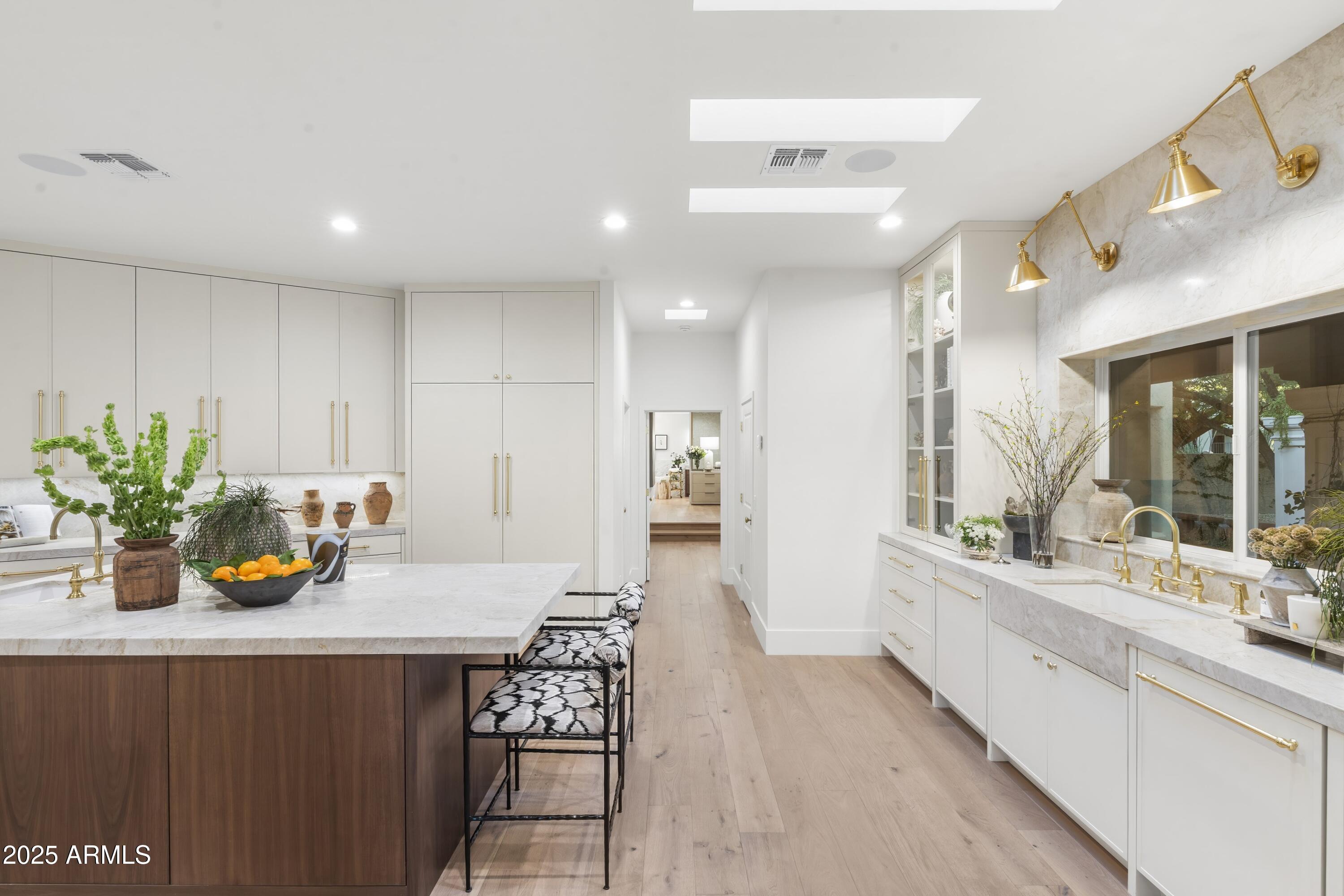 8119 E FOOTHILLS Drive