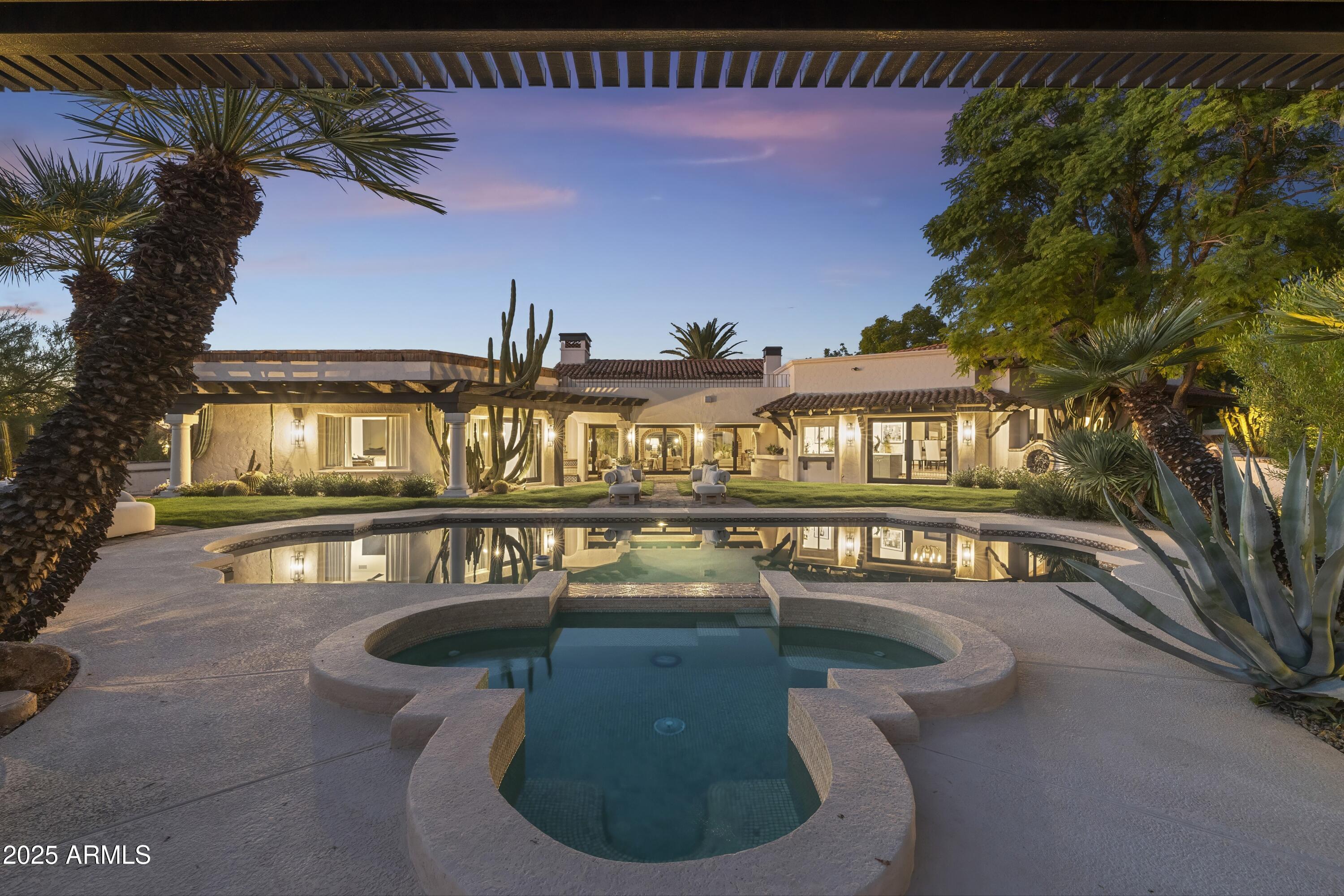 8119 E FOOTHILLS Drive