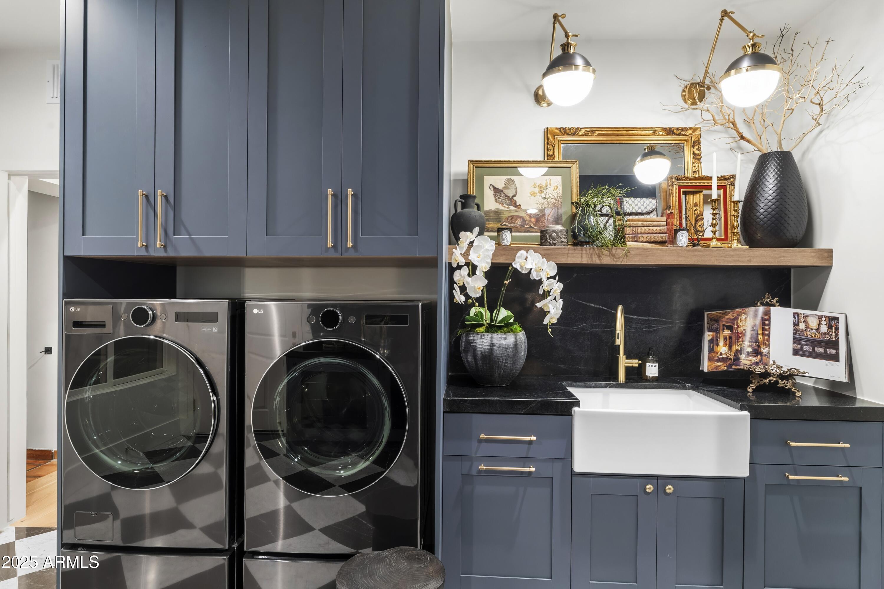 8119 E FOOTHILLS Drive