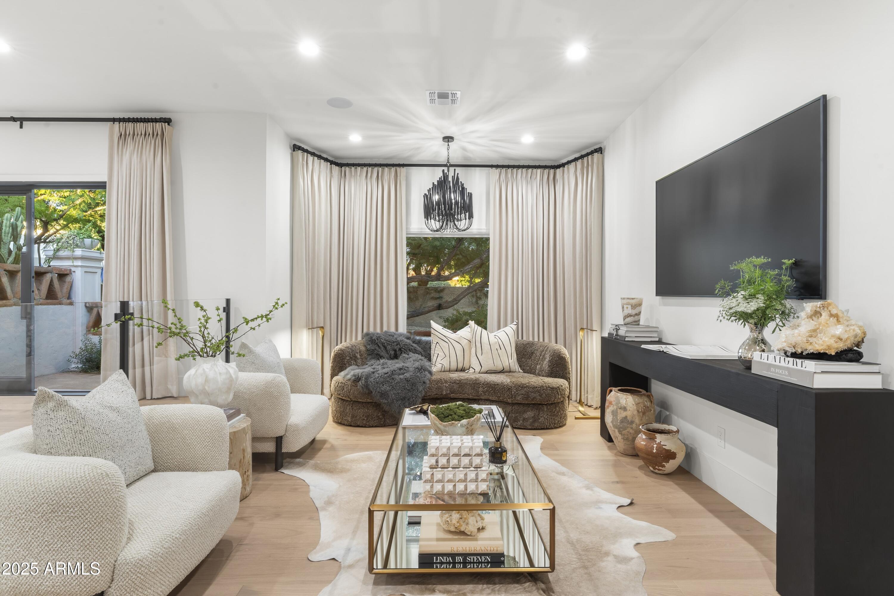 8119 E FOOTHILLS Drive