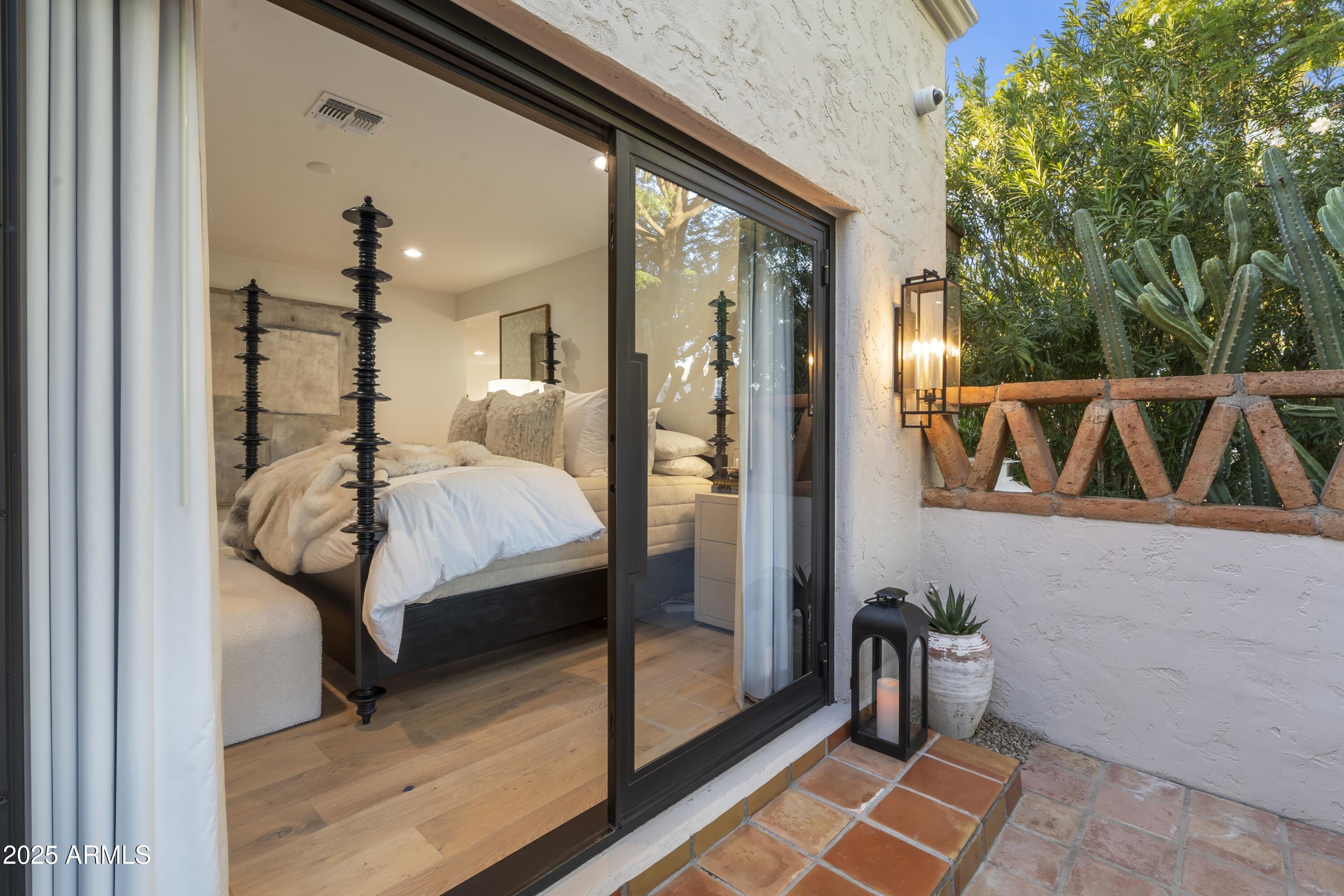 8119 E FOOTHILLS Drive