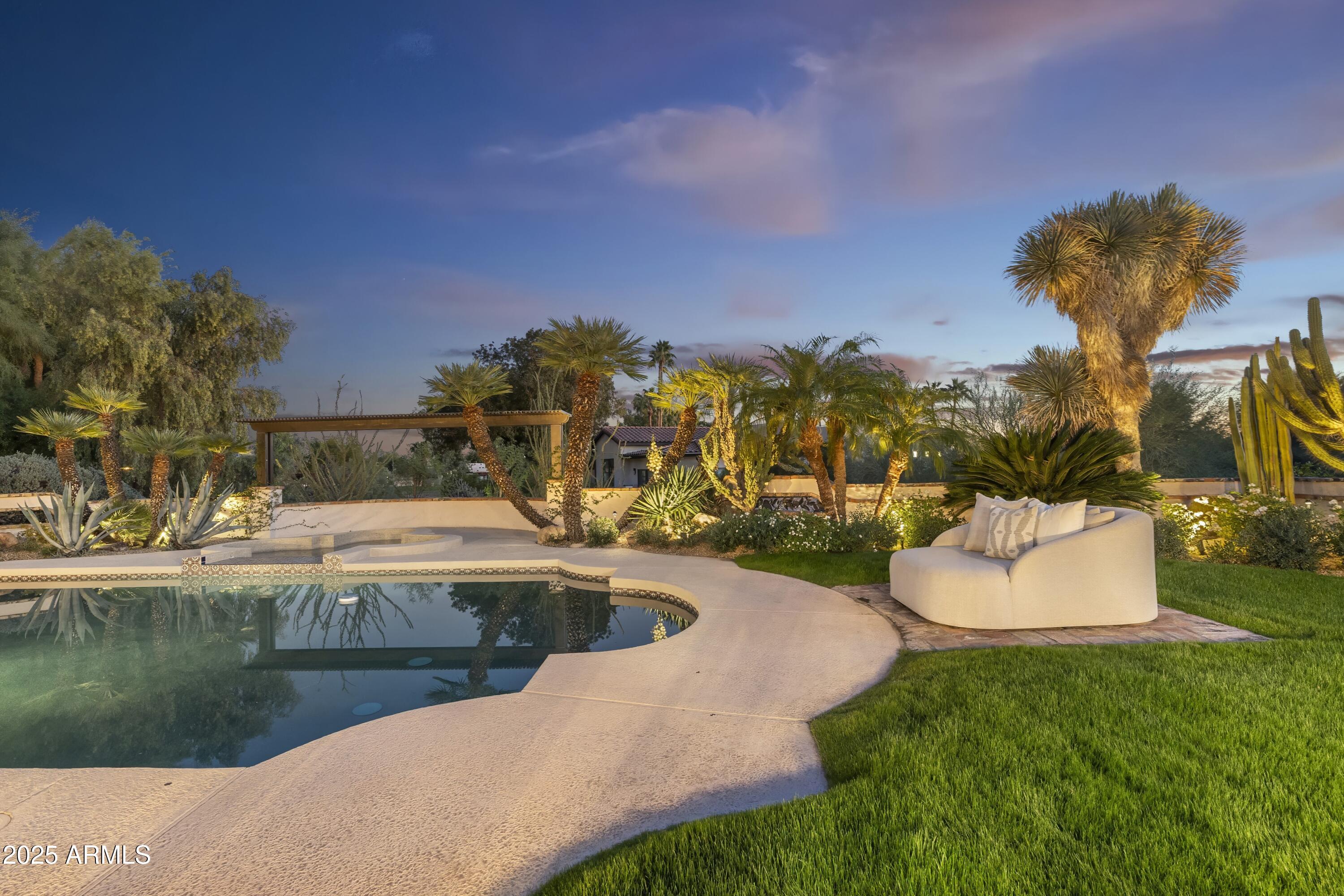 8119 E FOOTHILLS Drive