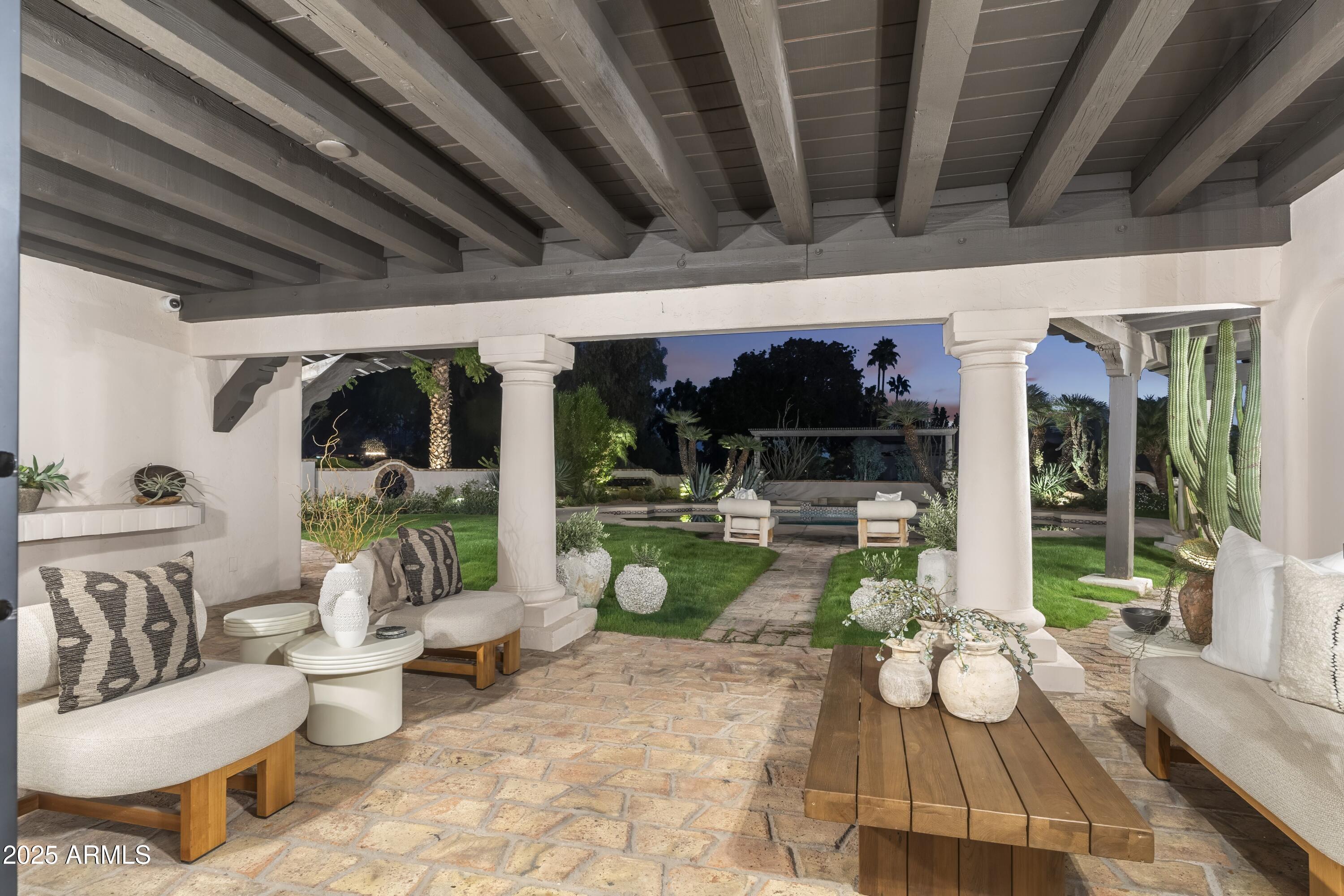 8119 E FOOTHILLS Drive