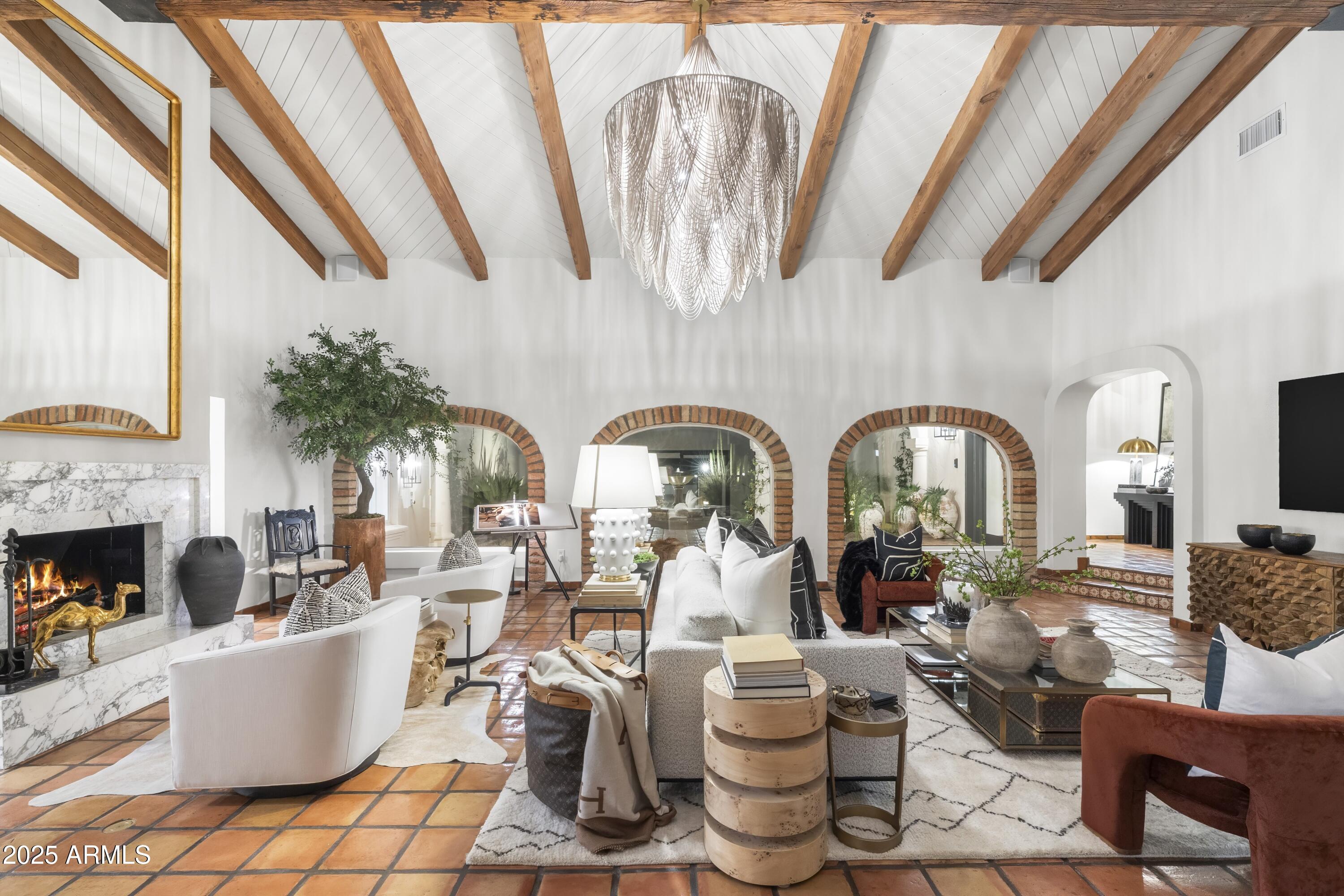 8119 E FOOTHILLS Drive