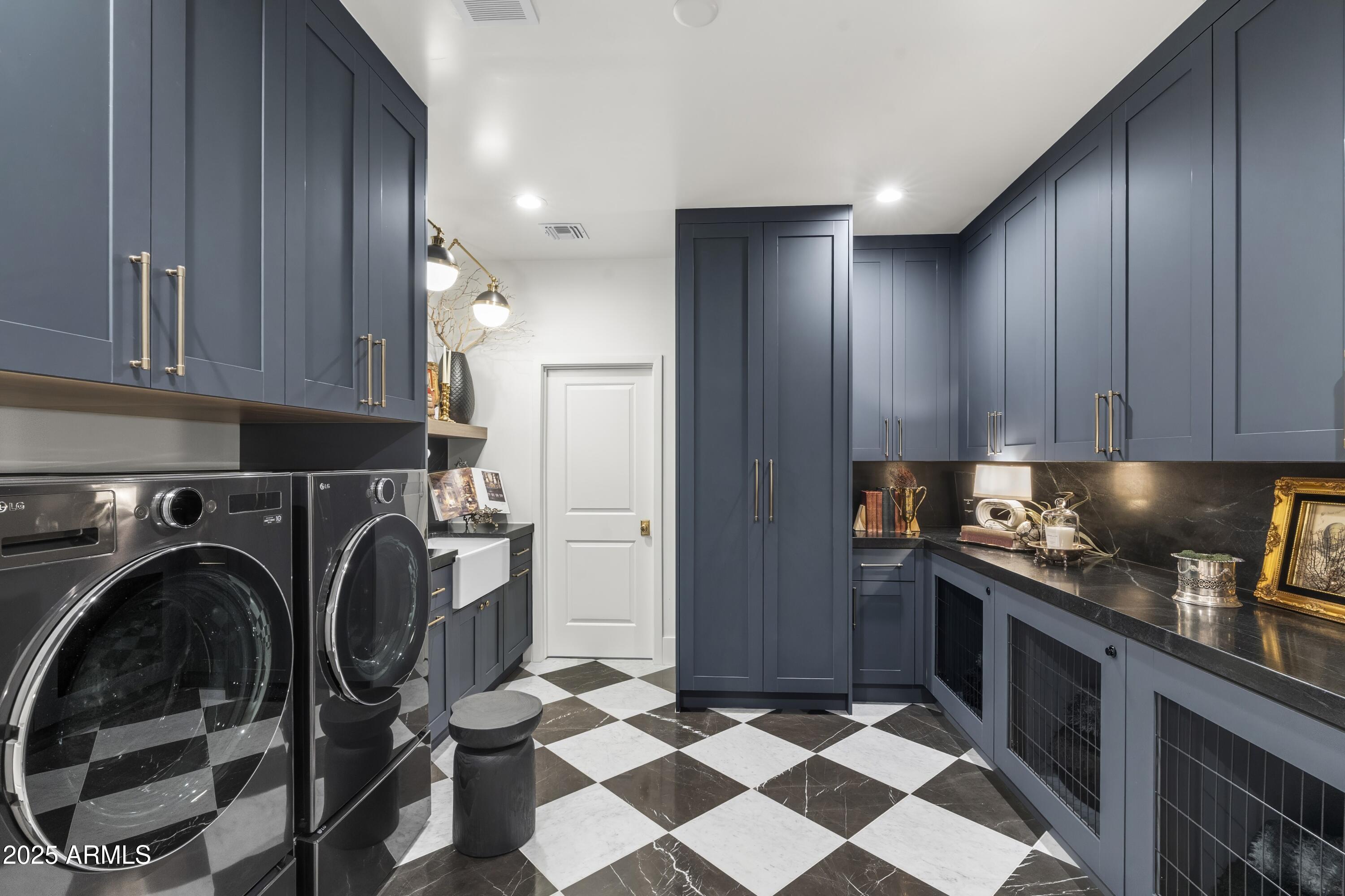 8119 E FOOTHILLS Drive