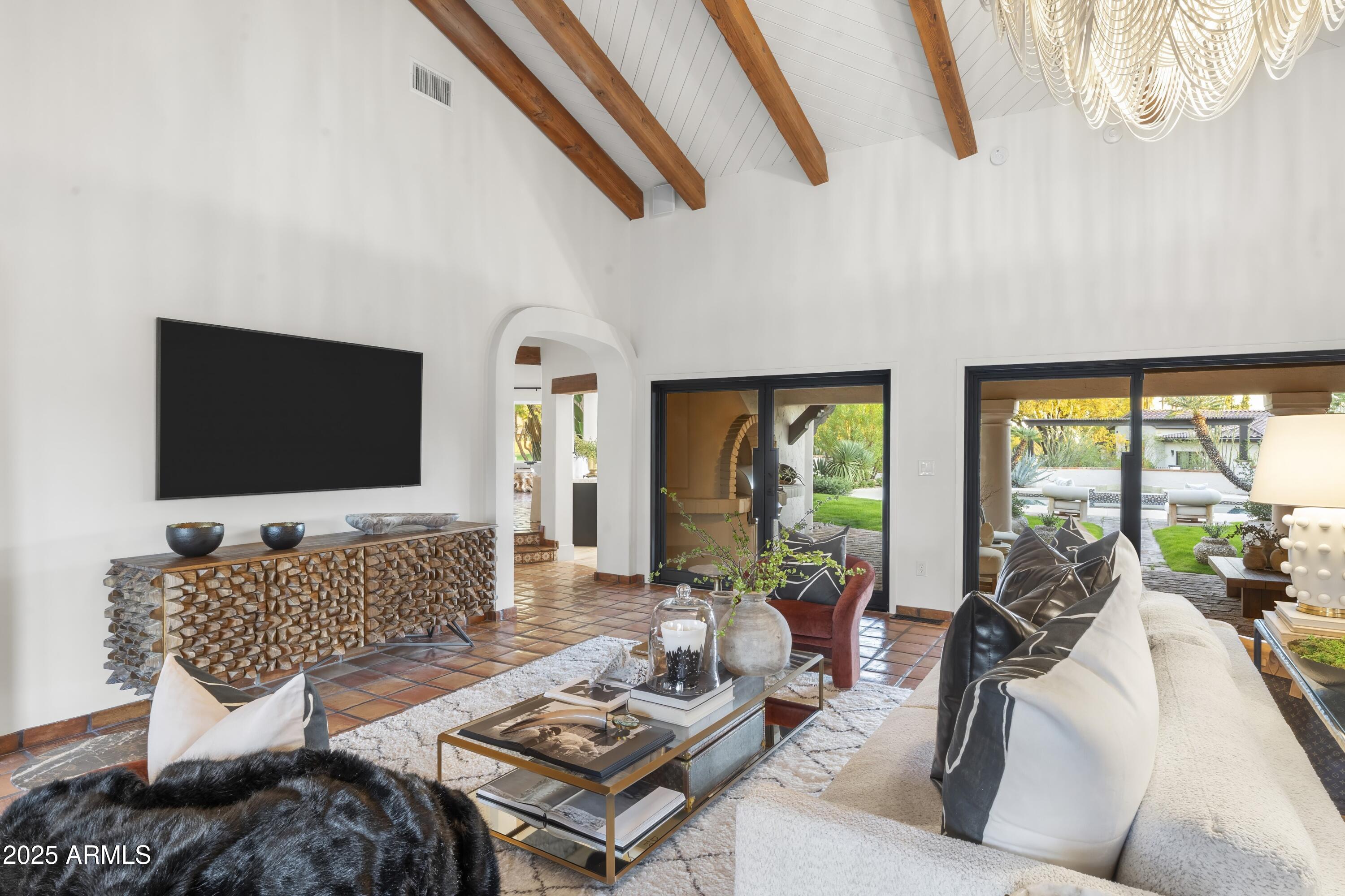 8119 E FOOTHILLS Drive