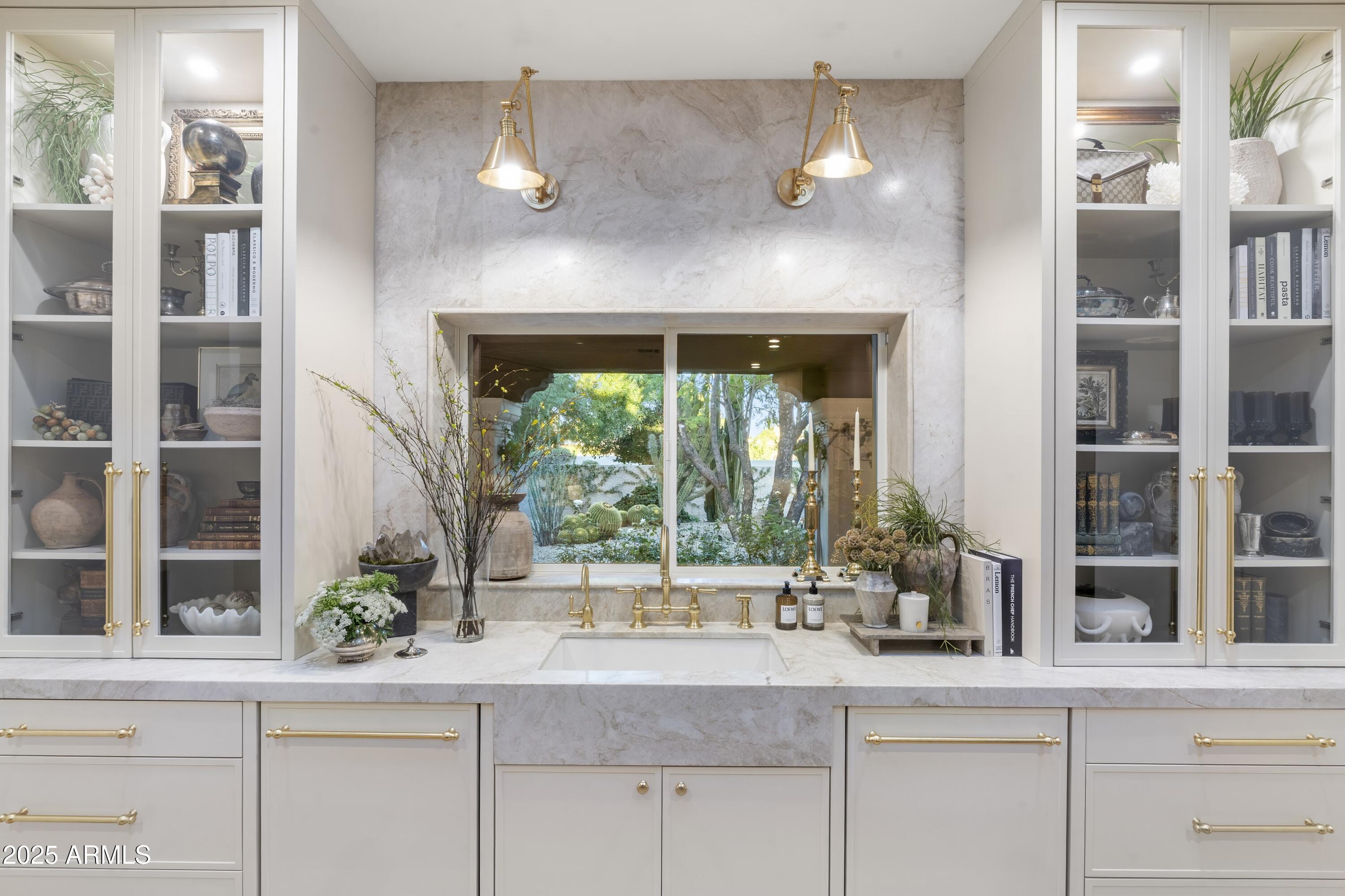 8119 E FOOTHILLS Drive