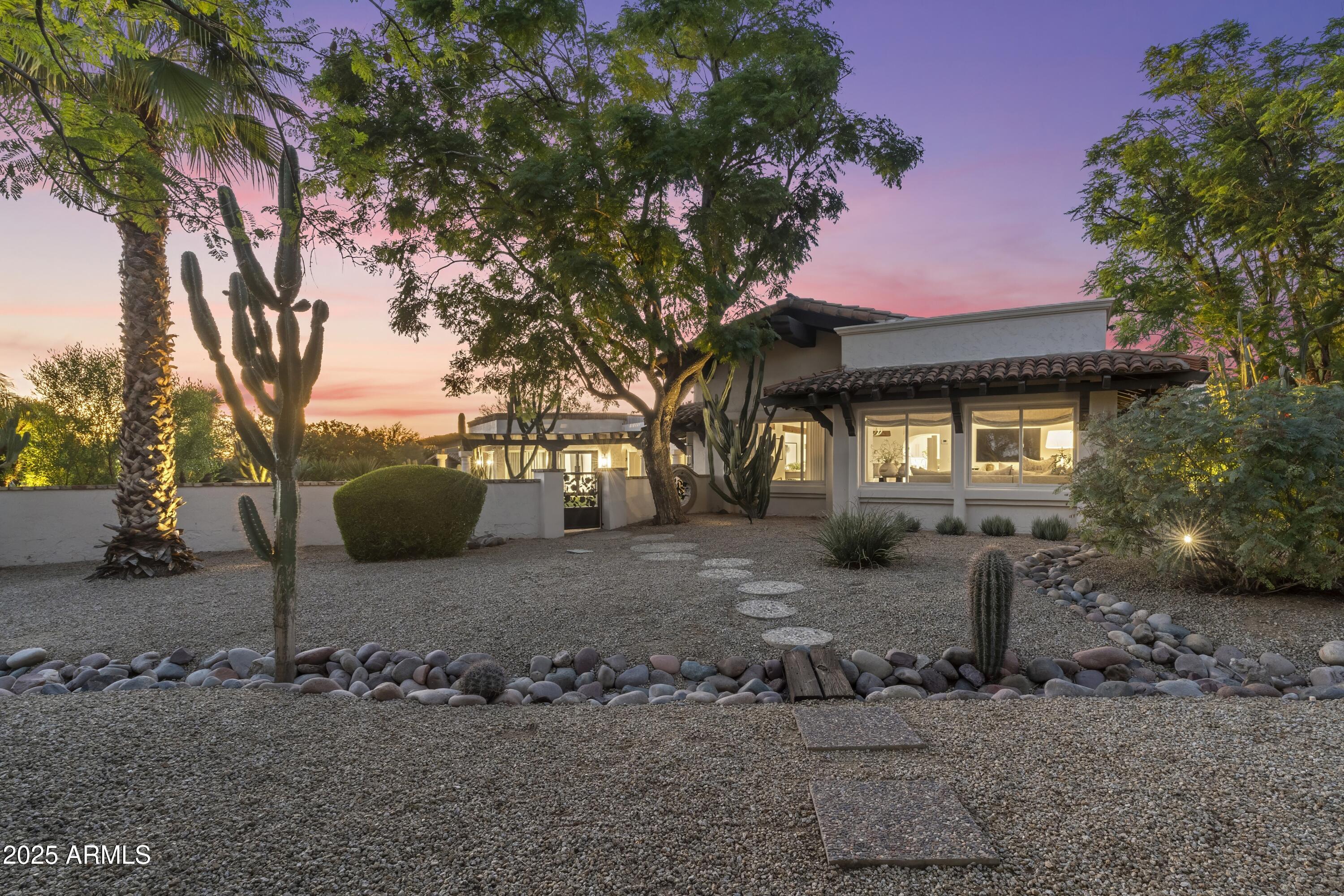 8119 E FOOTHILLS Drive