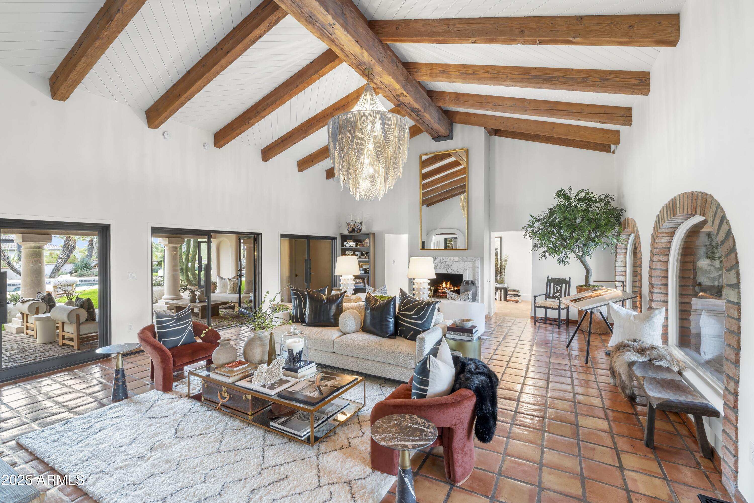 8119 E FOOTHILLS Drive