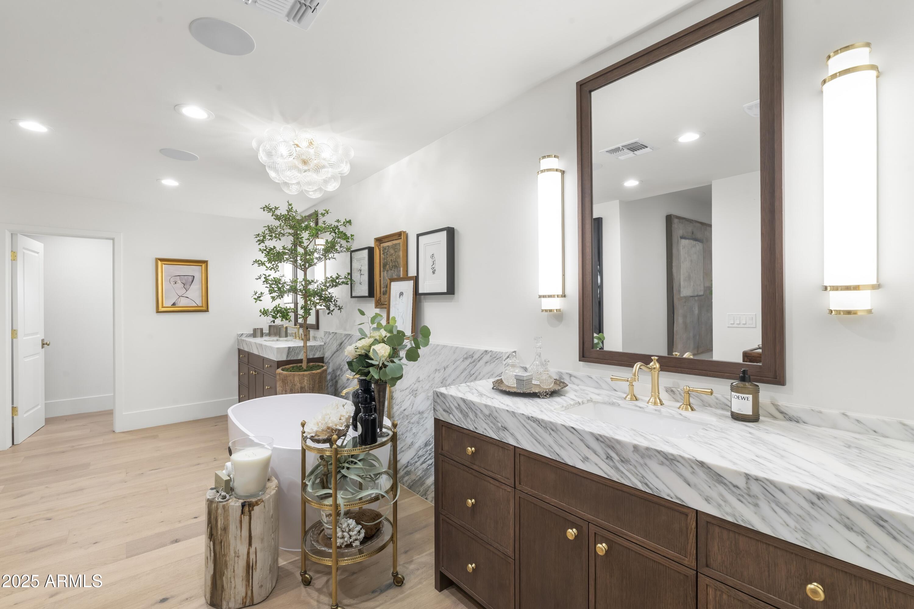 8119 E FOOTHILLS Drive