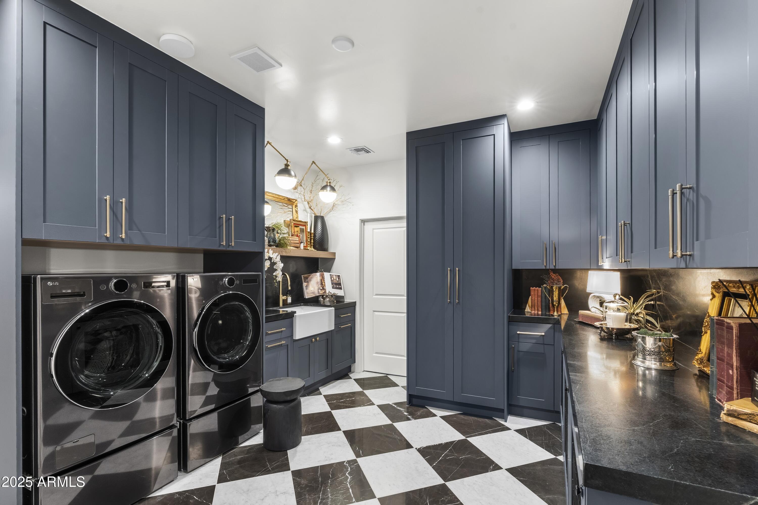 8119 E FOOTHILLS Drive