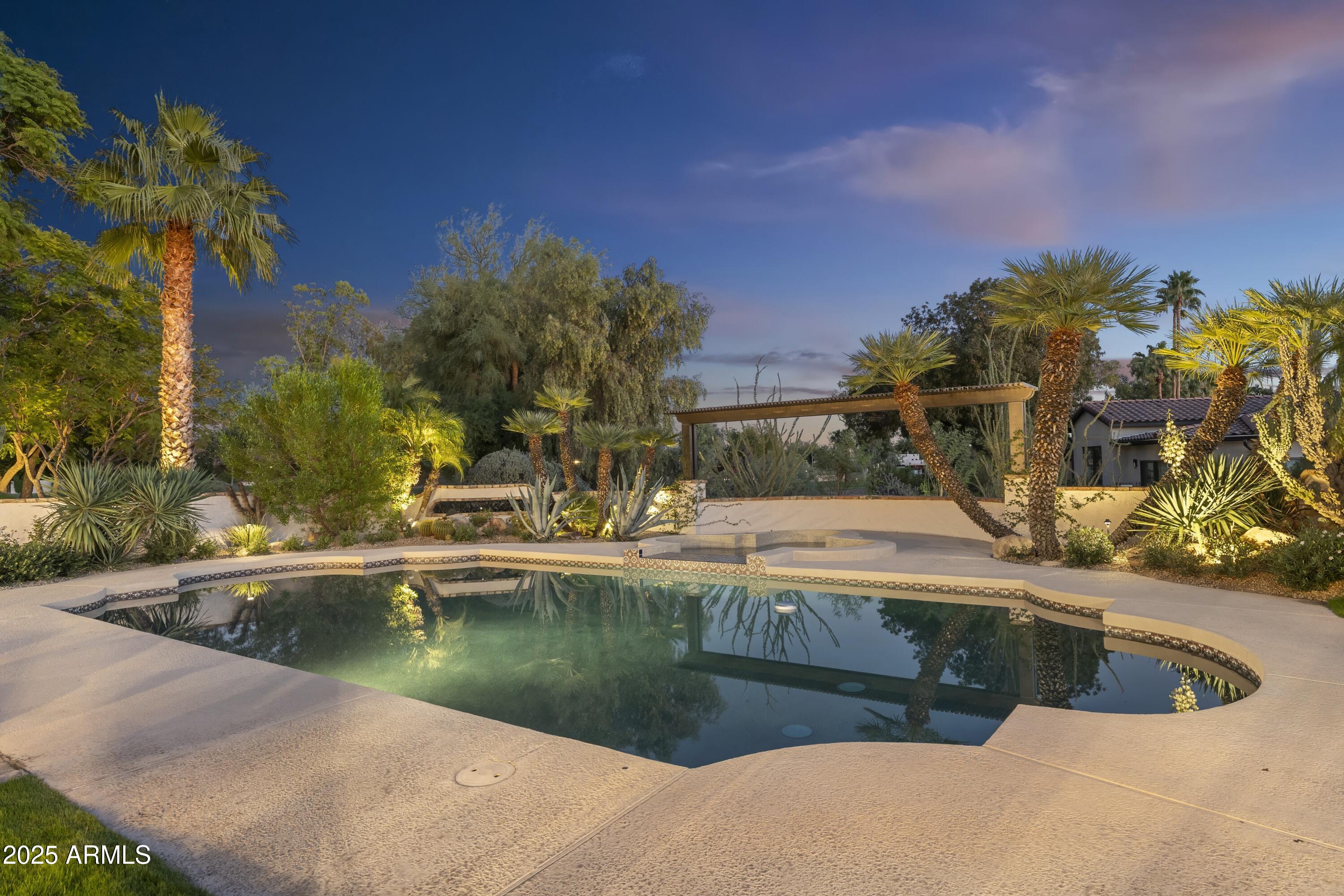 8119 E FOOTHILLS Drive