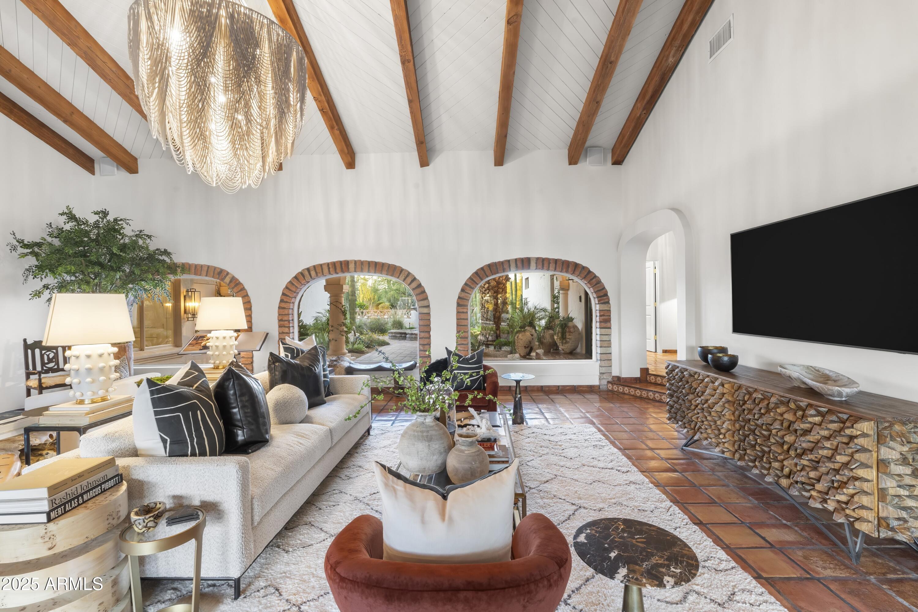 8119 E FOOTHILLS Drive