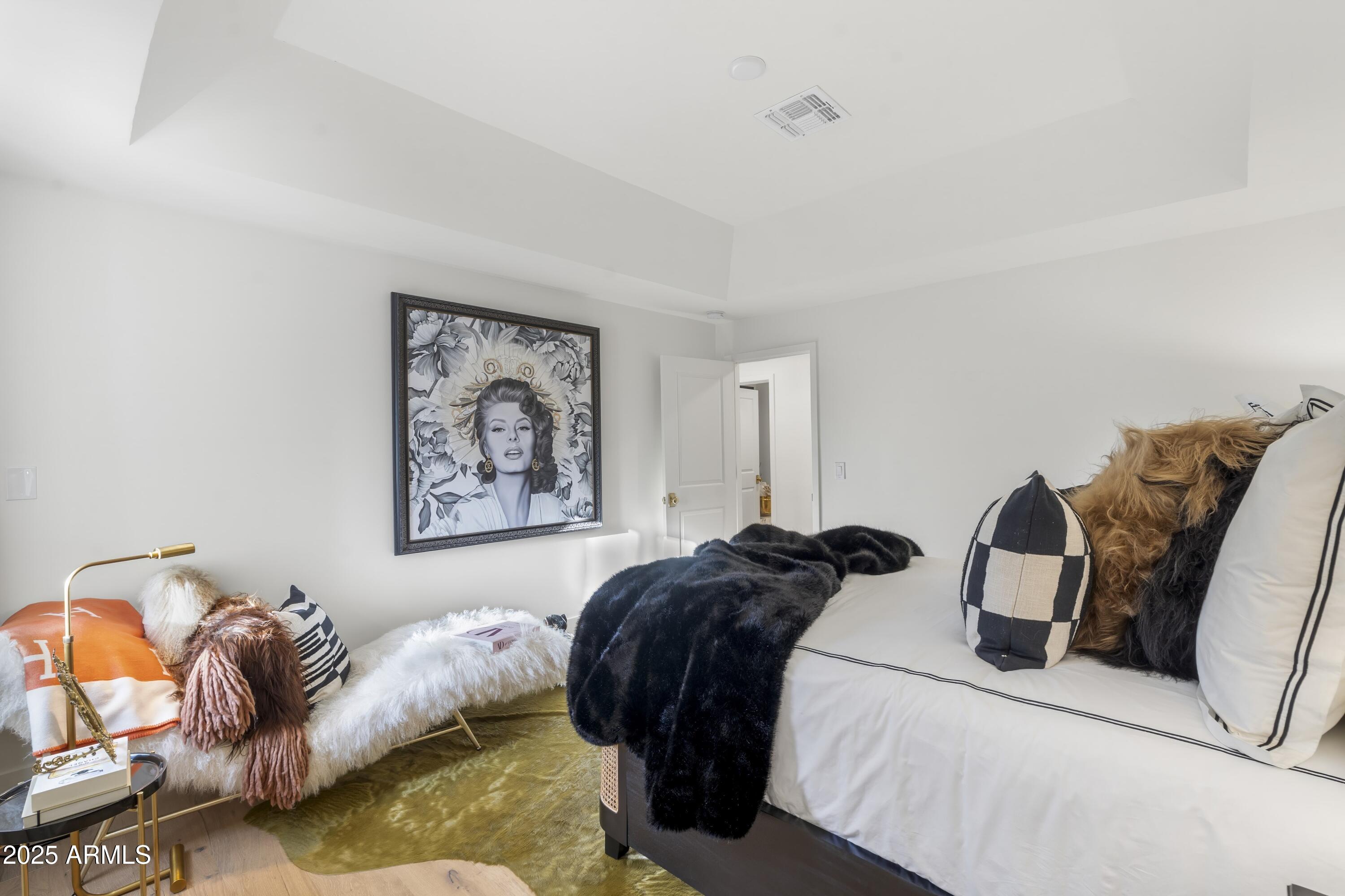 8119 E FOOTHILLS Drive