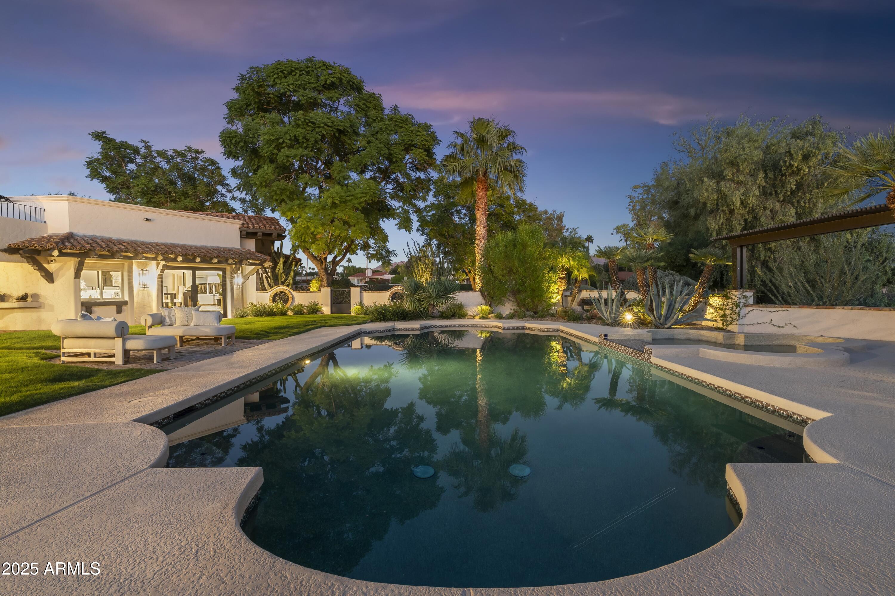 8119 E FOOTHILLS Drive