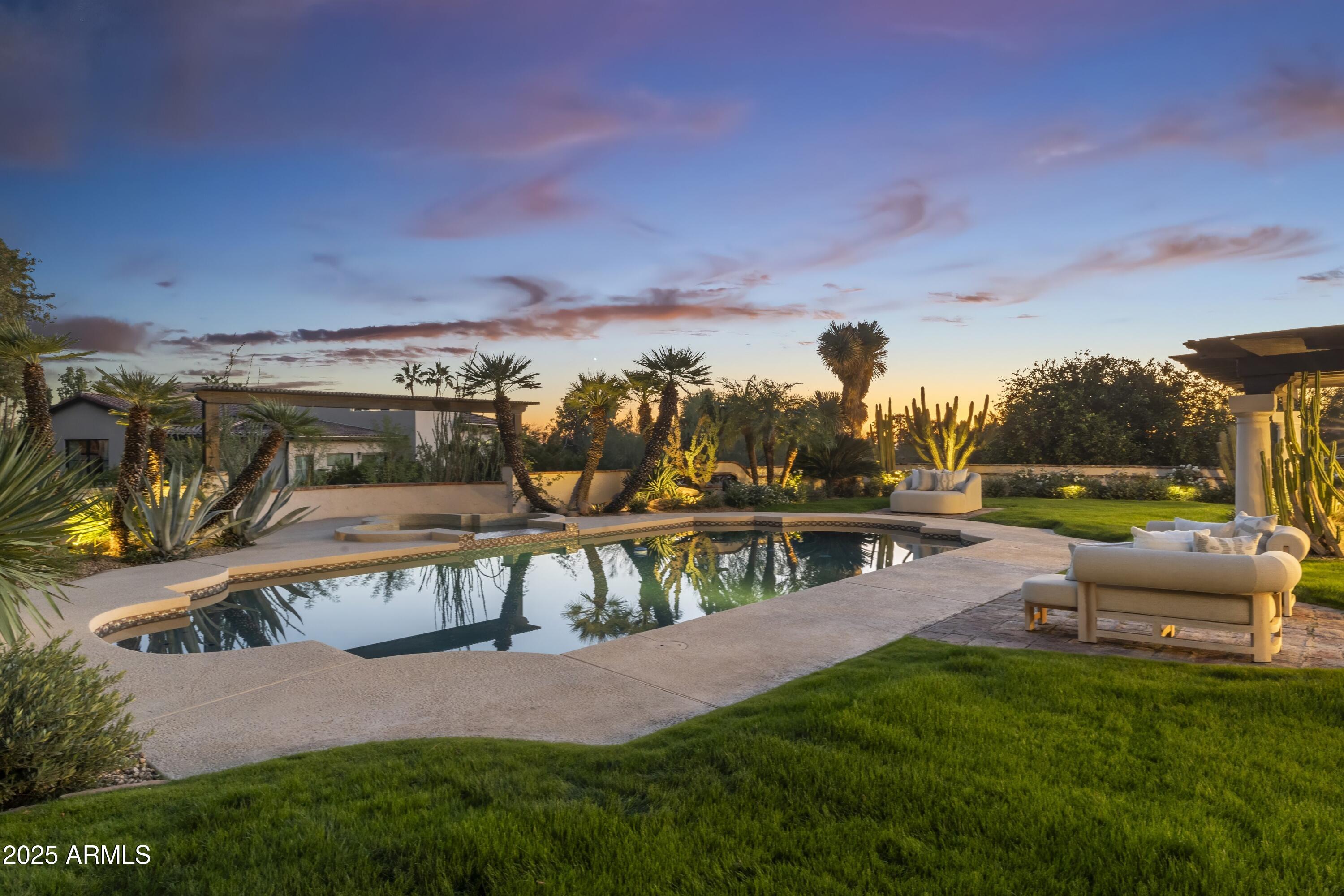 8119 E FOOTHILLS Drive