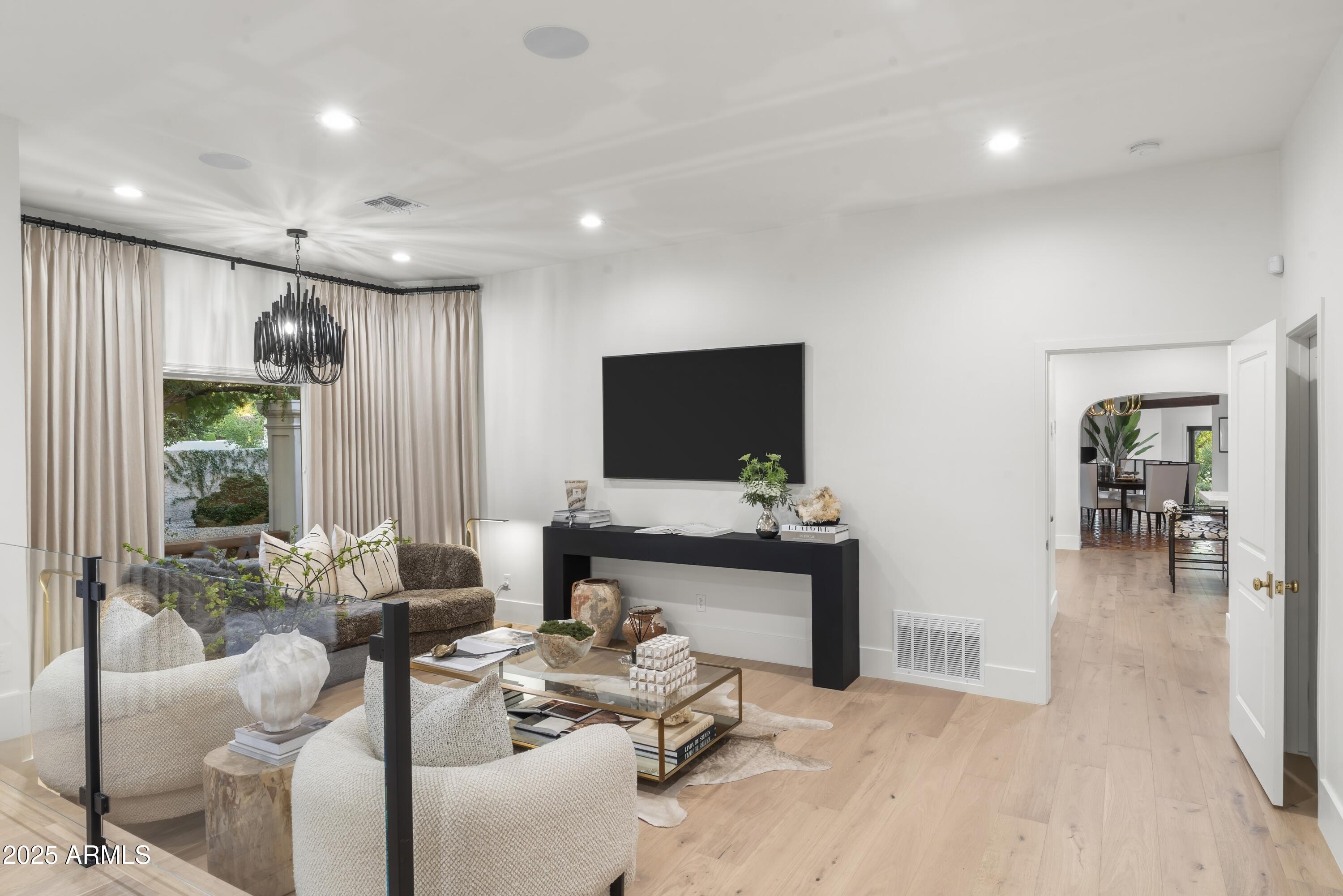 8119 E FOOTHILLS Drive