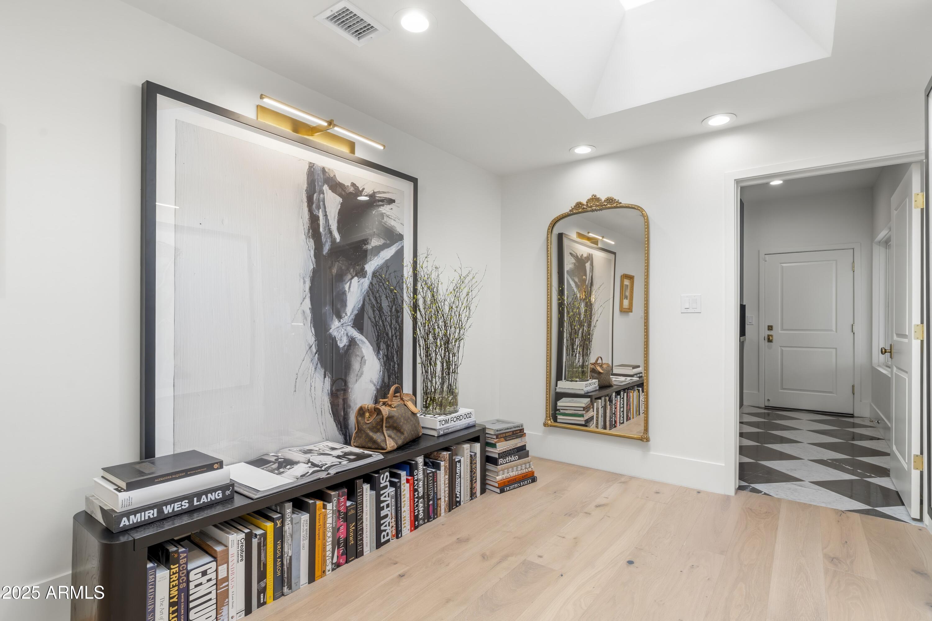 8119 E FOOTHILLS Drive