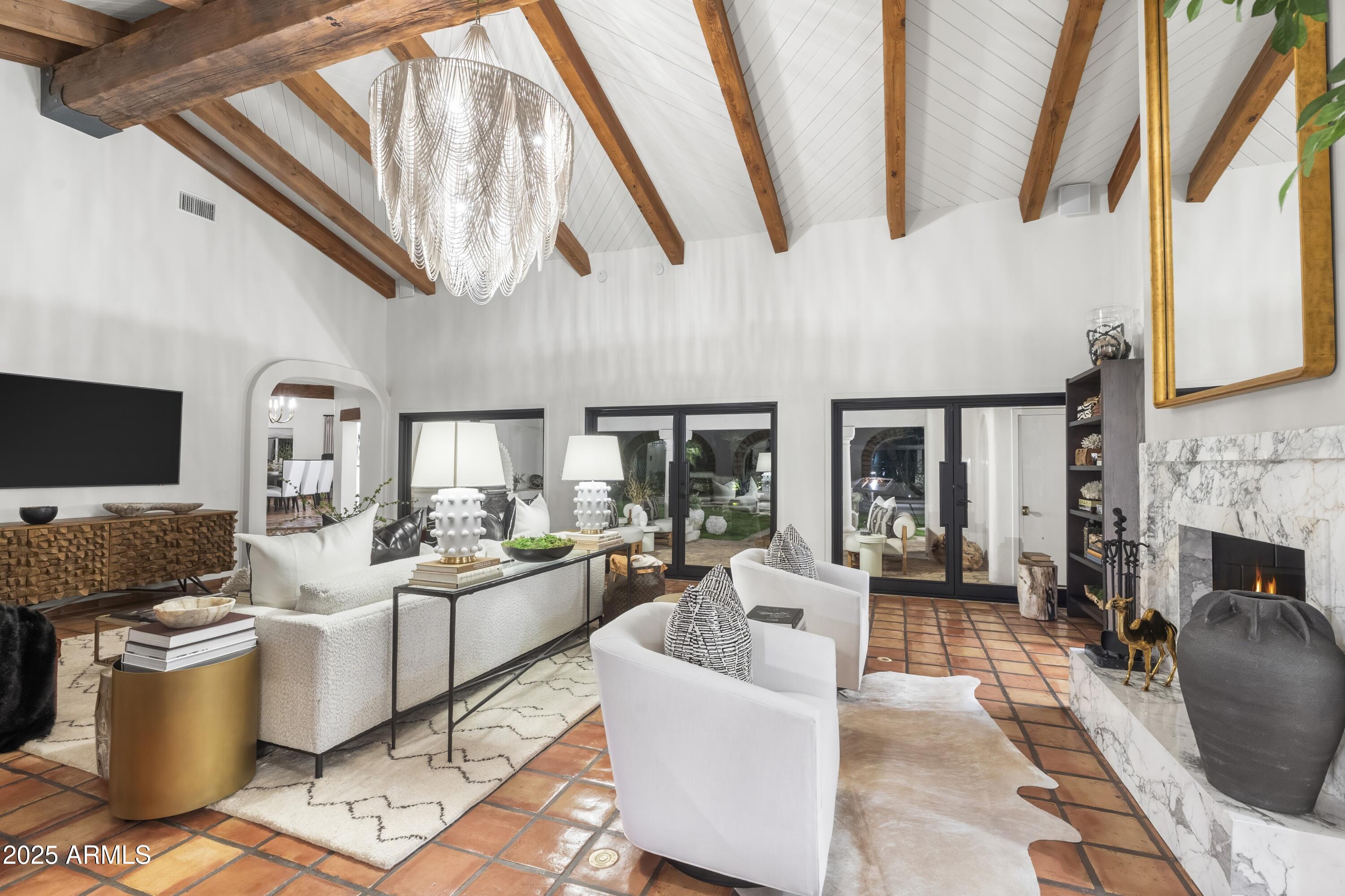 8119 E FOOTHILLS Drive