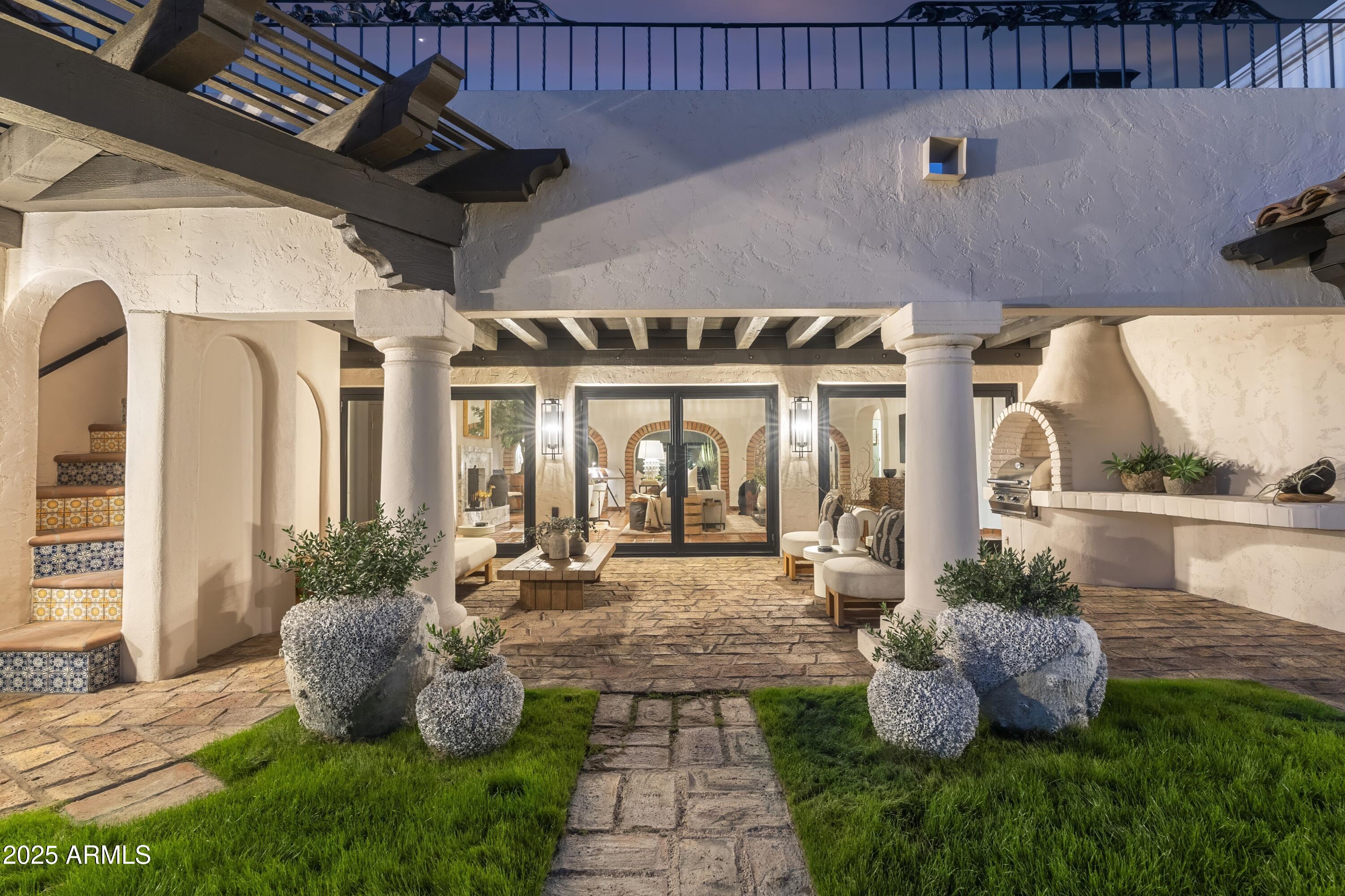 8119 E FOOTHILLS Drive