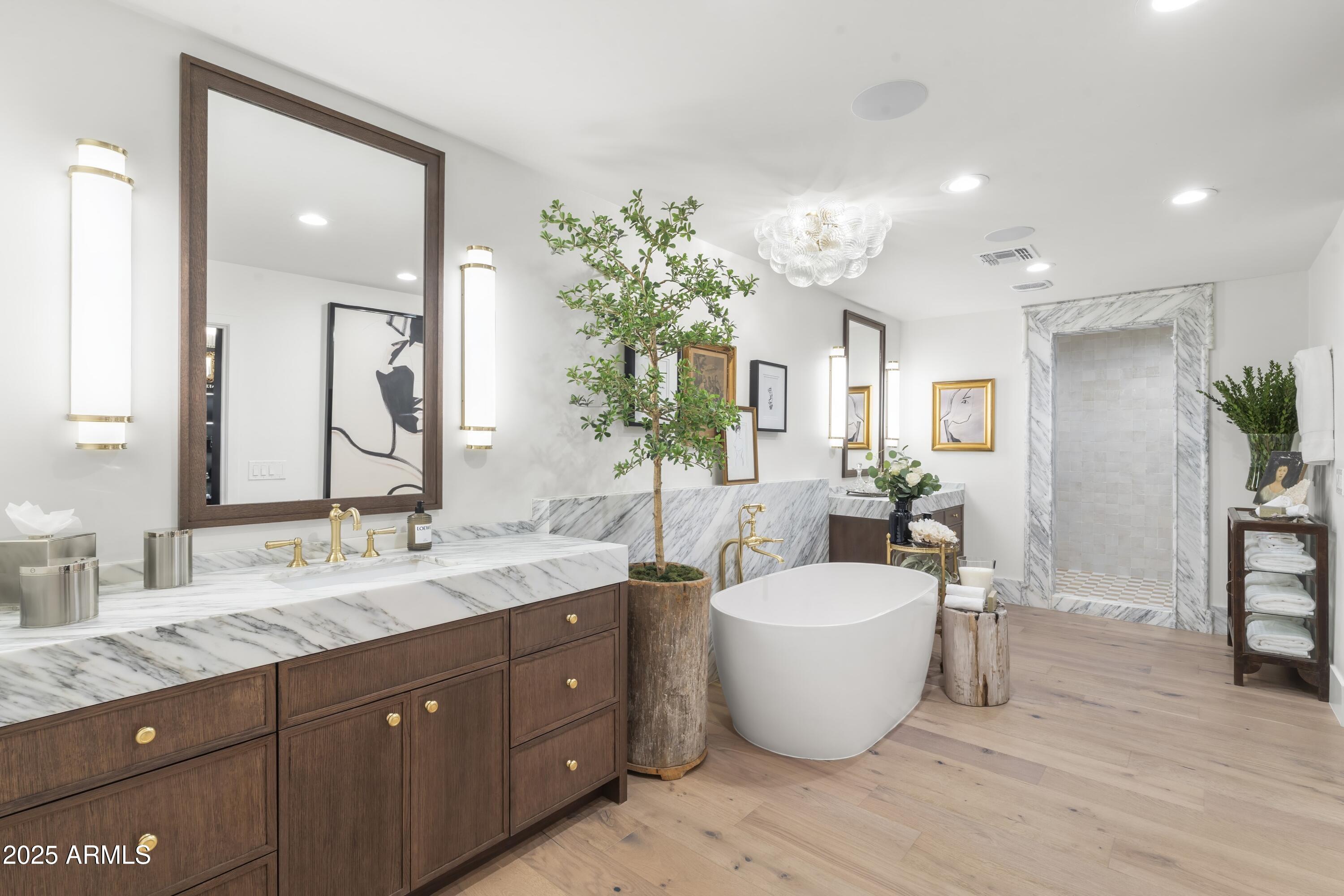 8119 E FOOTHILLS Drive